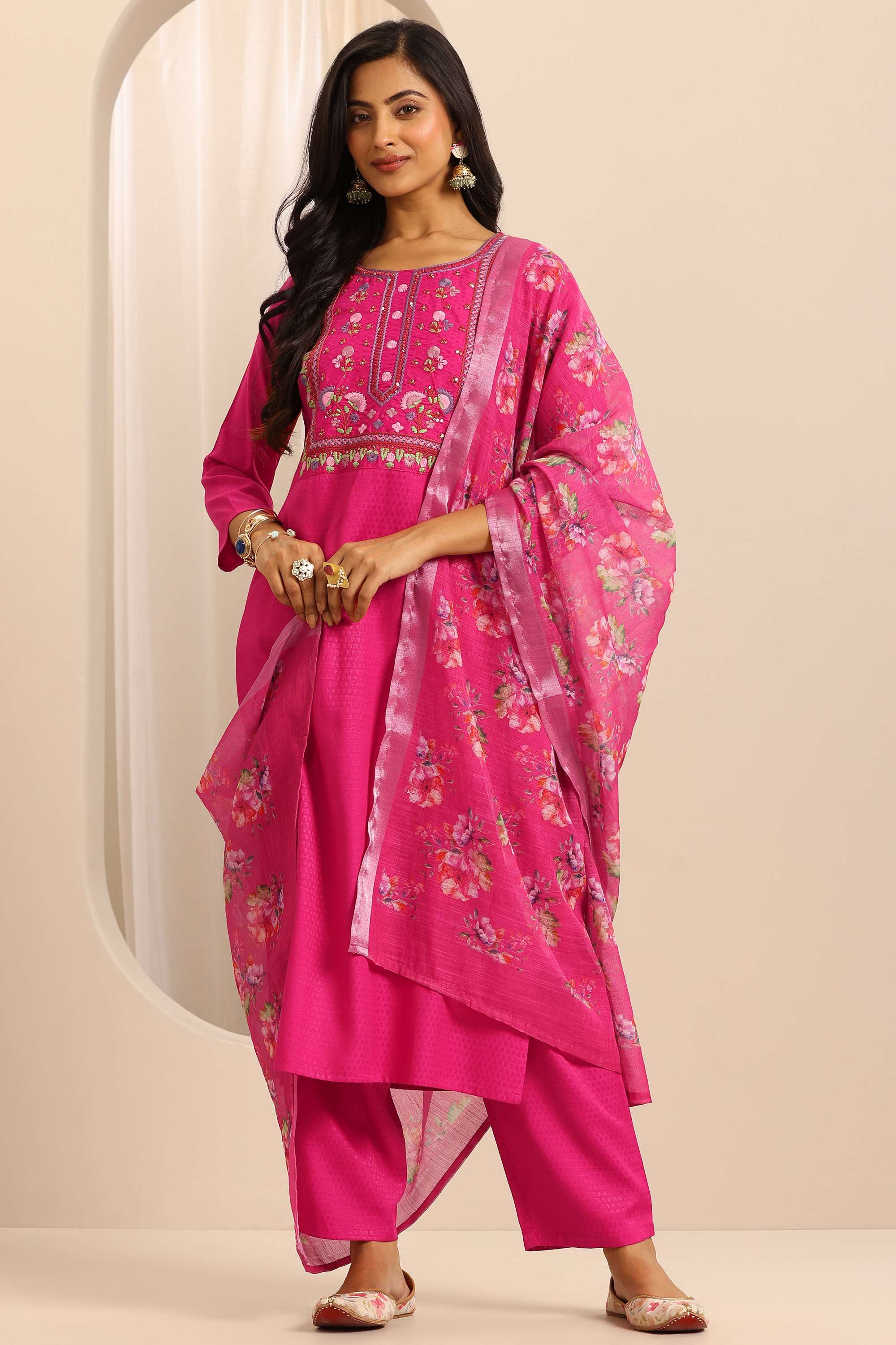 Floral-Cotton-Blend-Round-Neck-Women-s-Festive-Wear-Kurta-Set