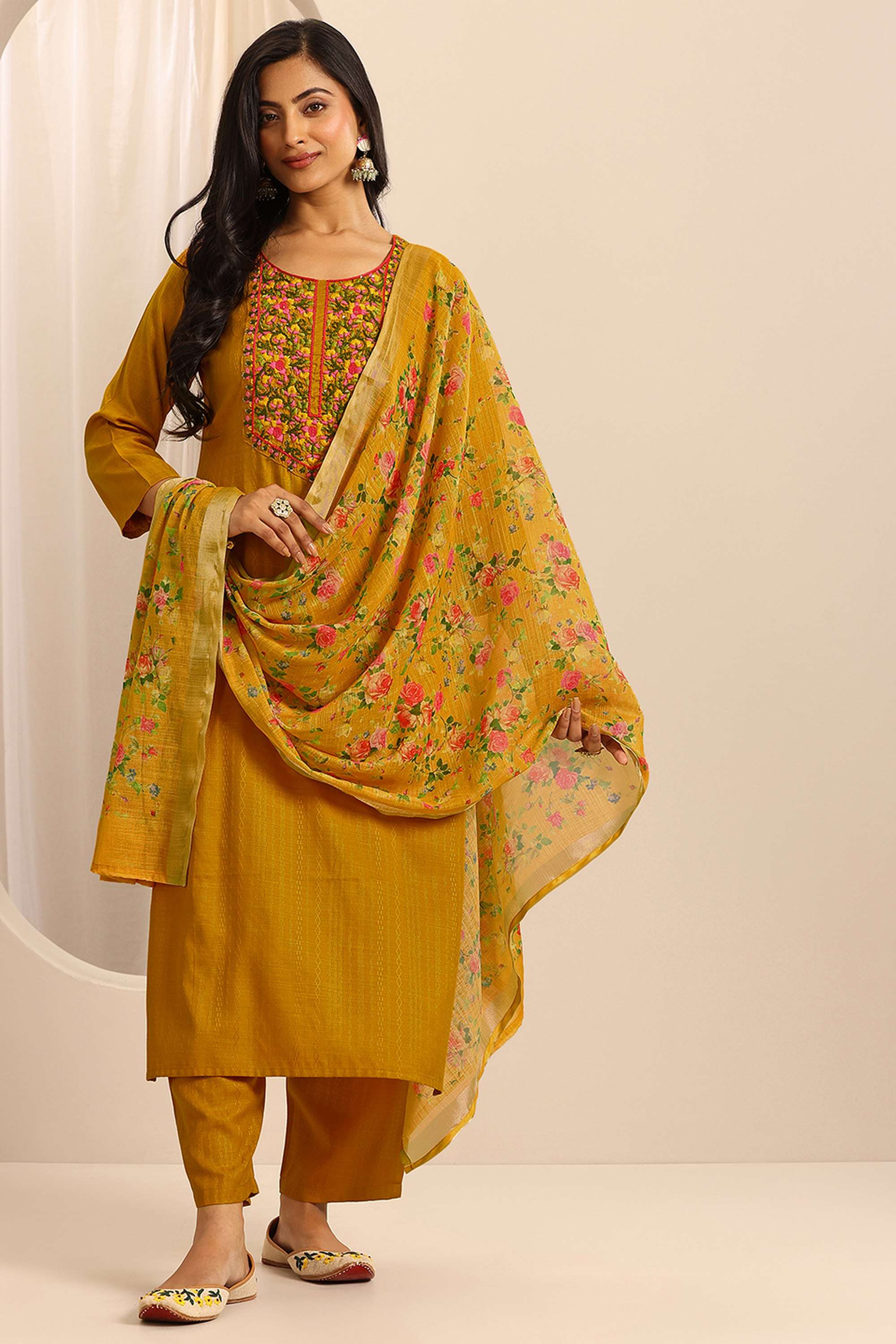 Floral-Cotton-Blend-Round-Neck-Women-s-Festive-Wear-Kurta-Set