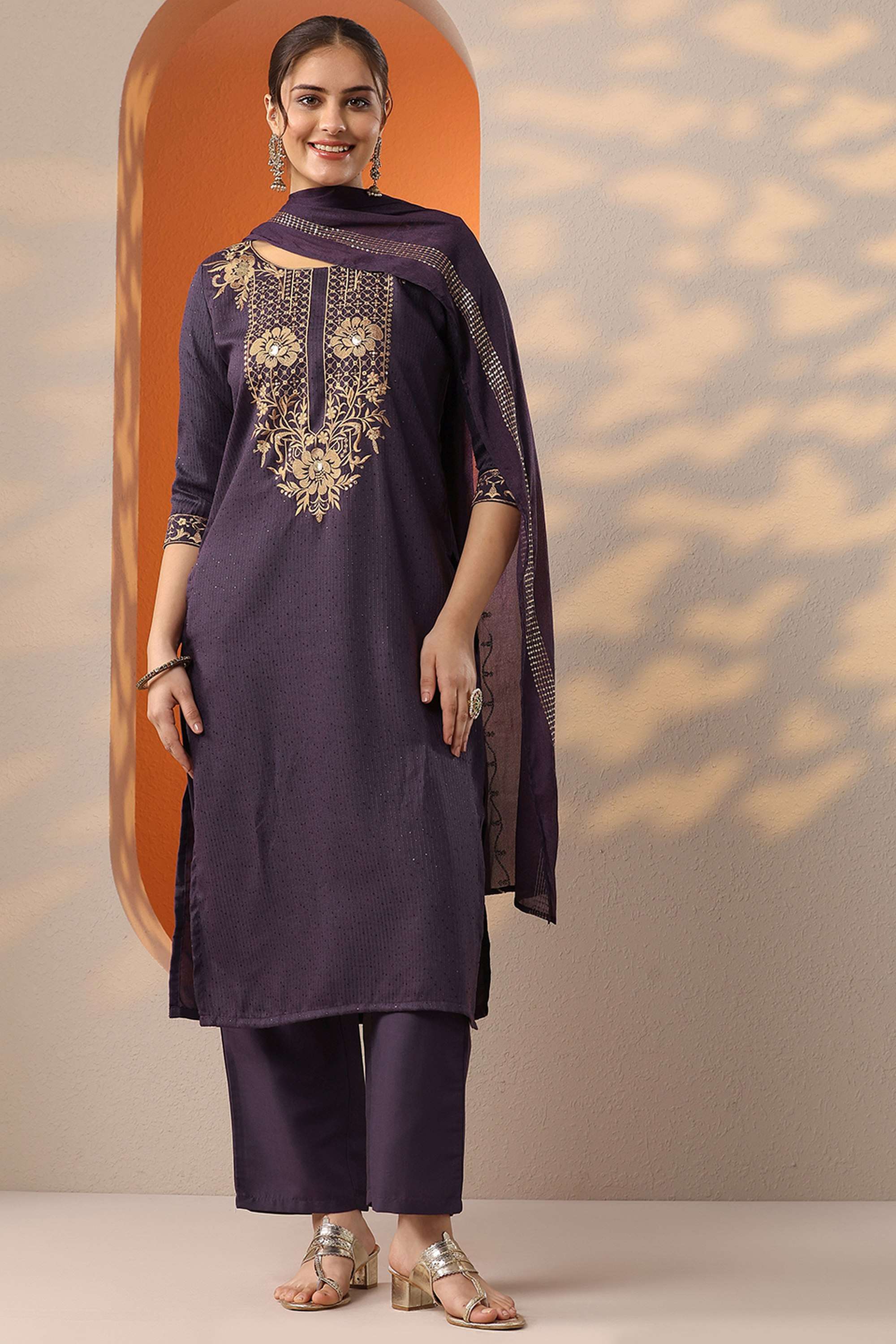 Floral-Blended-Fabric-Round-Neck-Women-s-Festive-Wear-Kurta-Set
