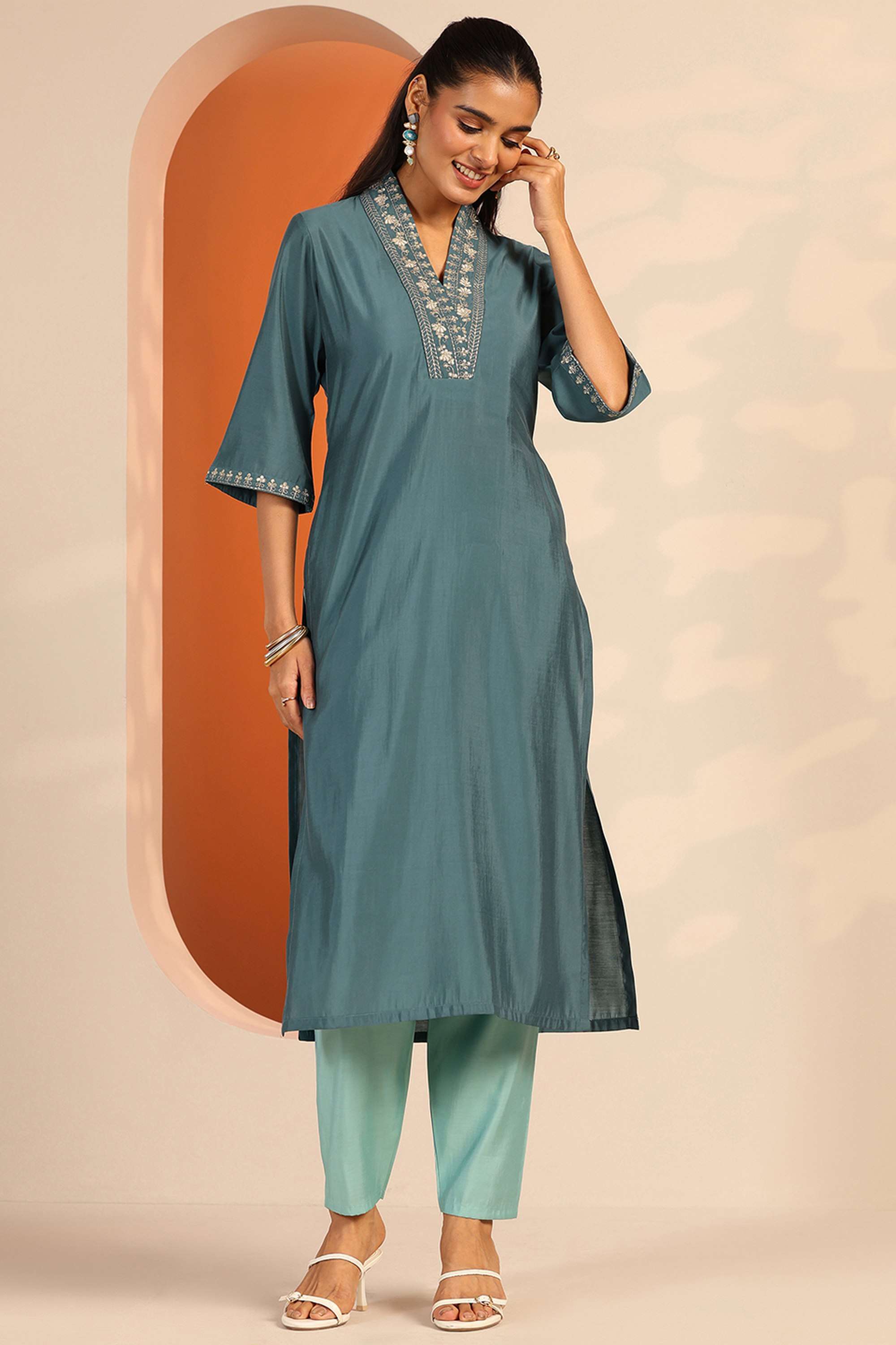 Embellished-Silk-V-Neck-Women-Festive-wear-Kurta
