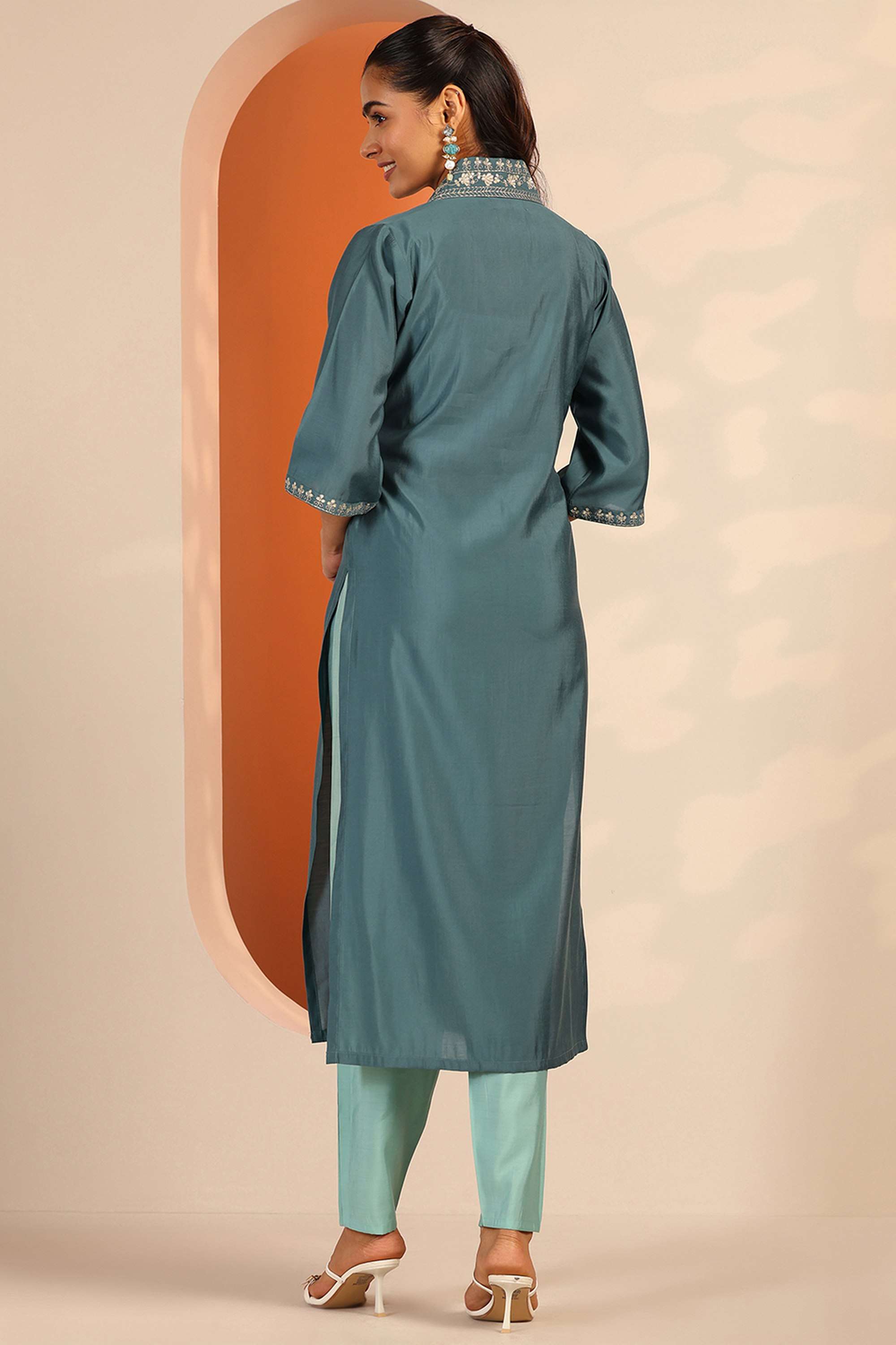 Embellished-Silk-V-Neck-Women-Festive-wear-Kurta
