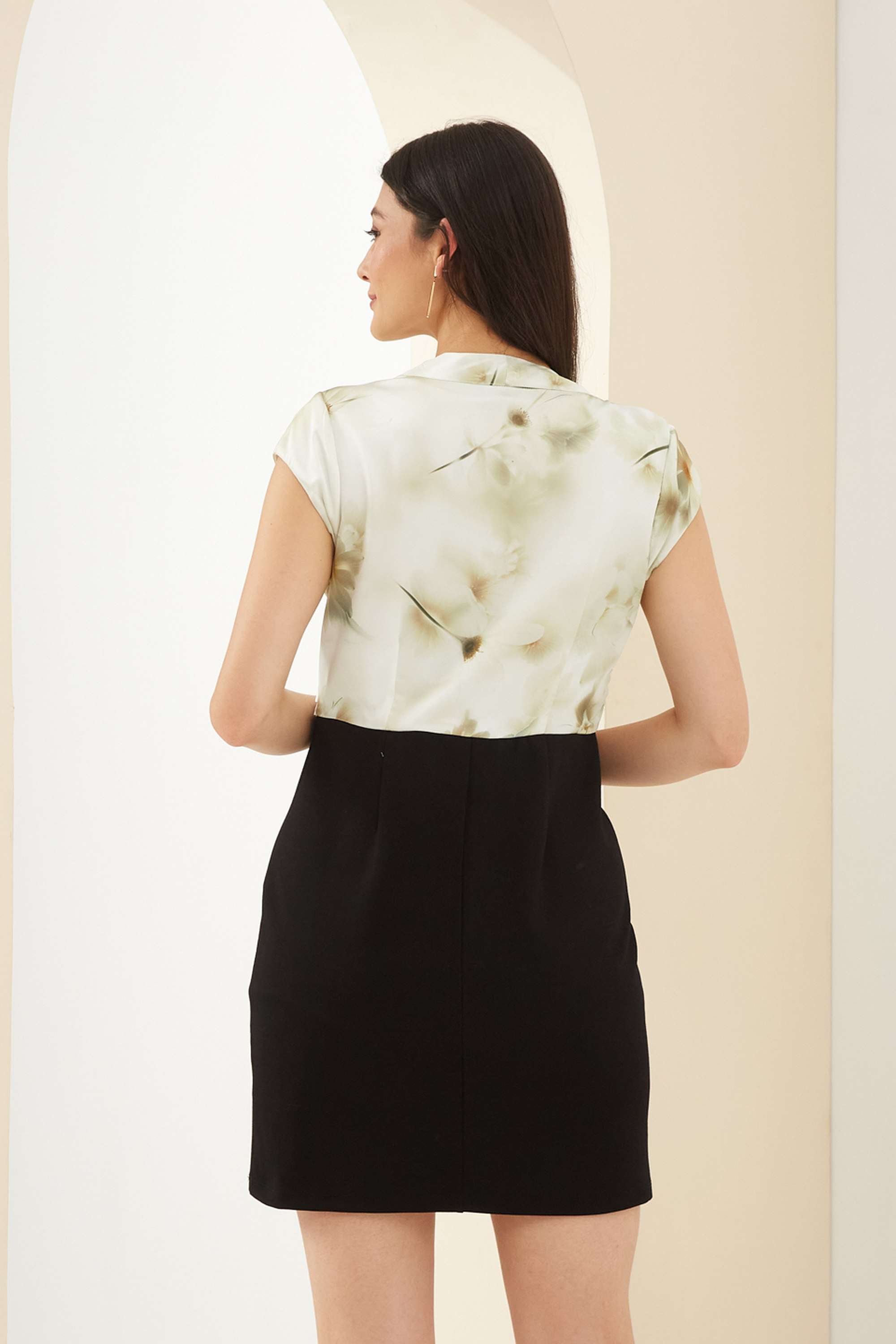 Printed-Polyester-V-Neck-Short-Sleeves-Casual-Wear-Women-Dress