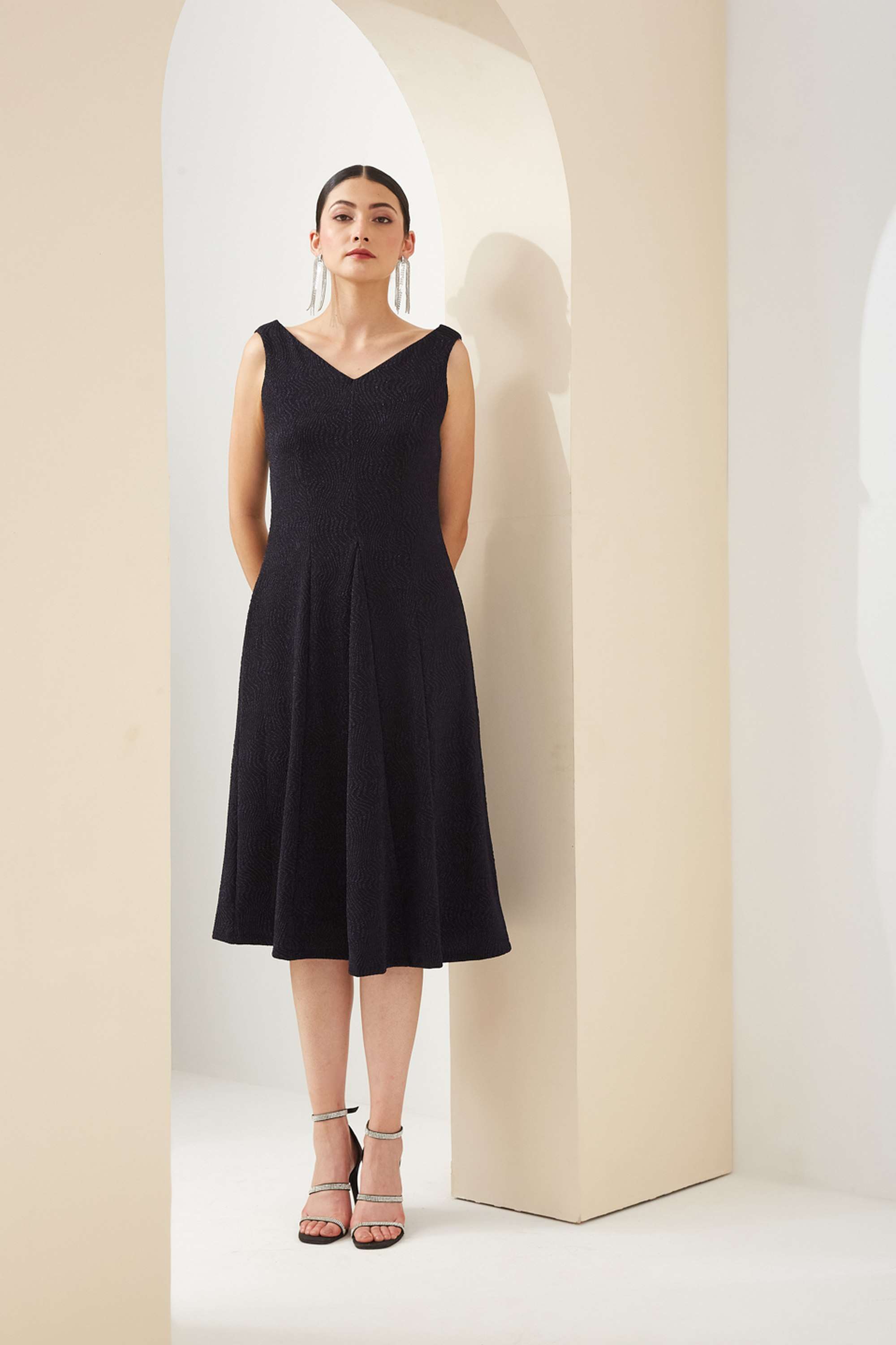 Solid-Nylon-V-Neck-Sleeveless-Party-Wear-Women-Dress