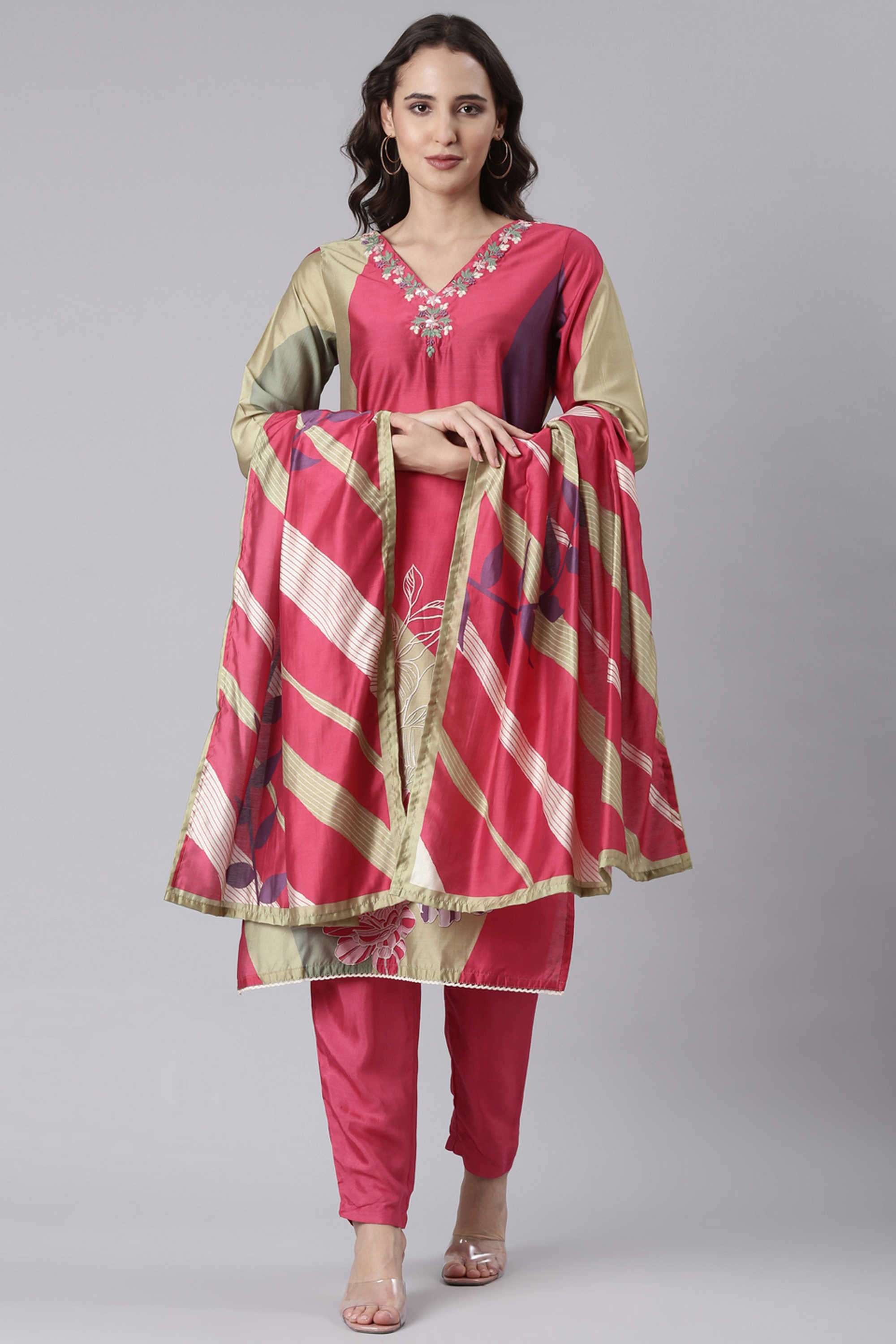 Floral-Blended-Fabric-V-Neck-Women-s-Casual-Wear-Kurta-Set