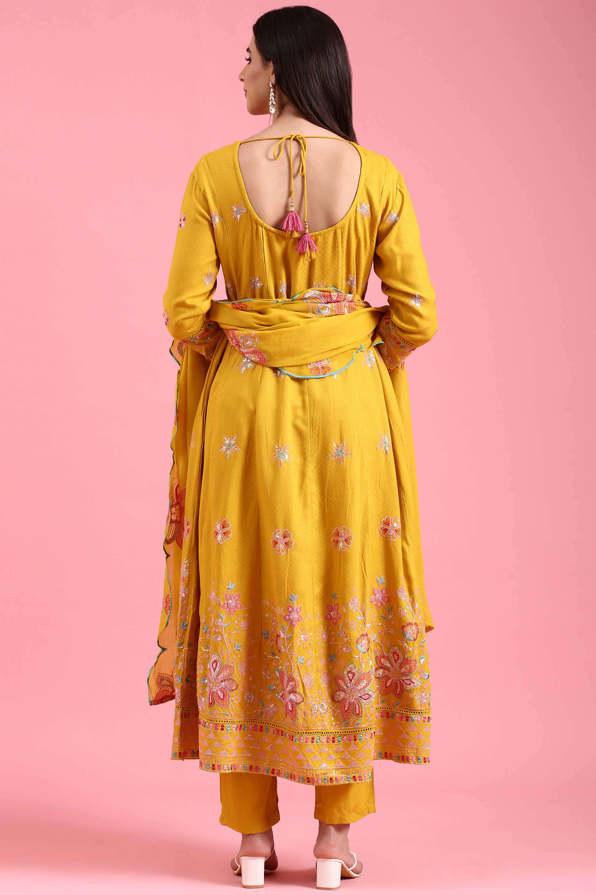 Embellished-Cotton-Round-Neck-Women-s-Festive-Wear-Kurta-Set