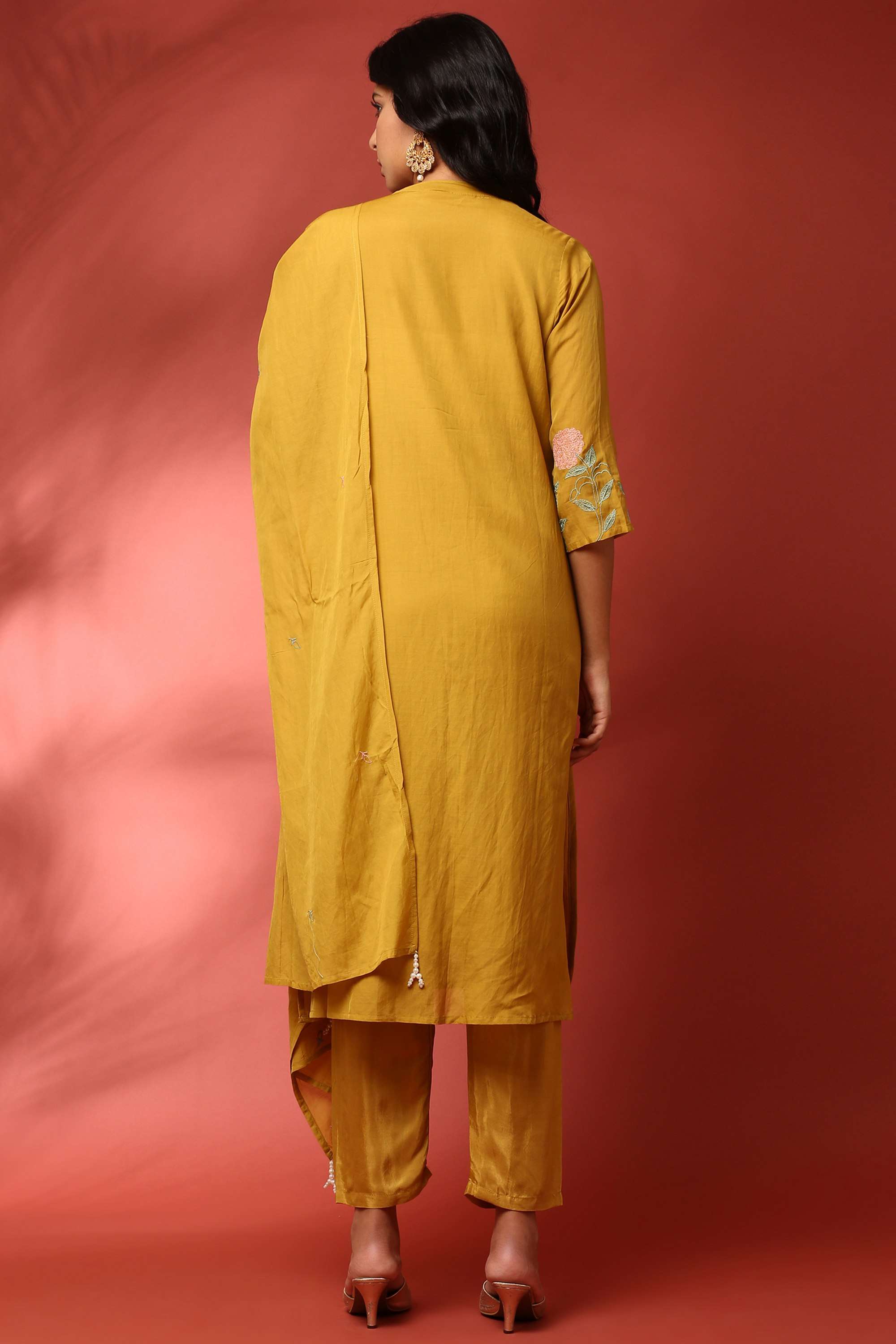 Embellished-Muslin-V-Neck-Women-s-Casual-Wear-Kurta-Set