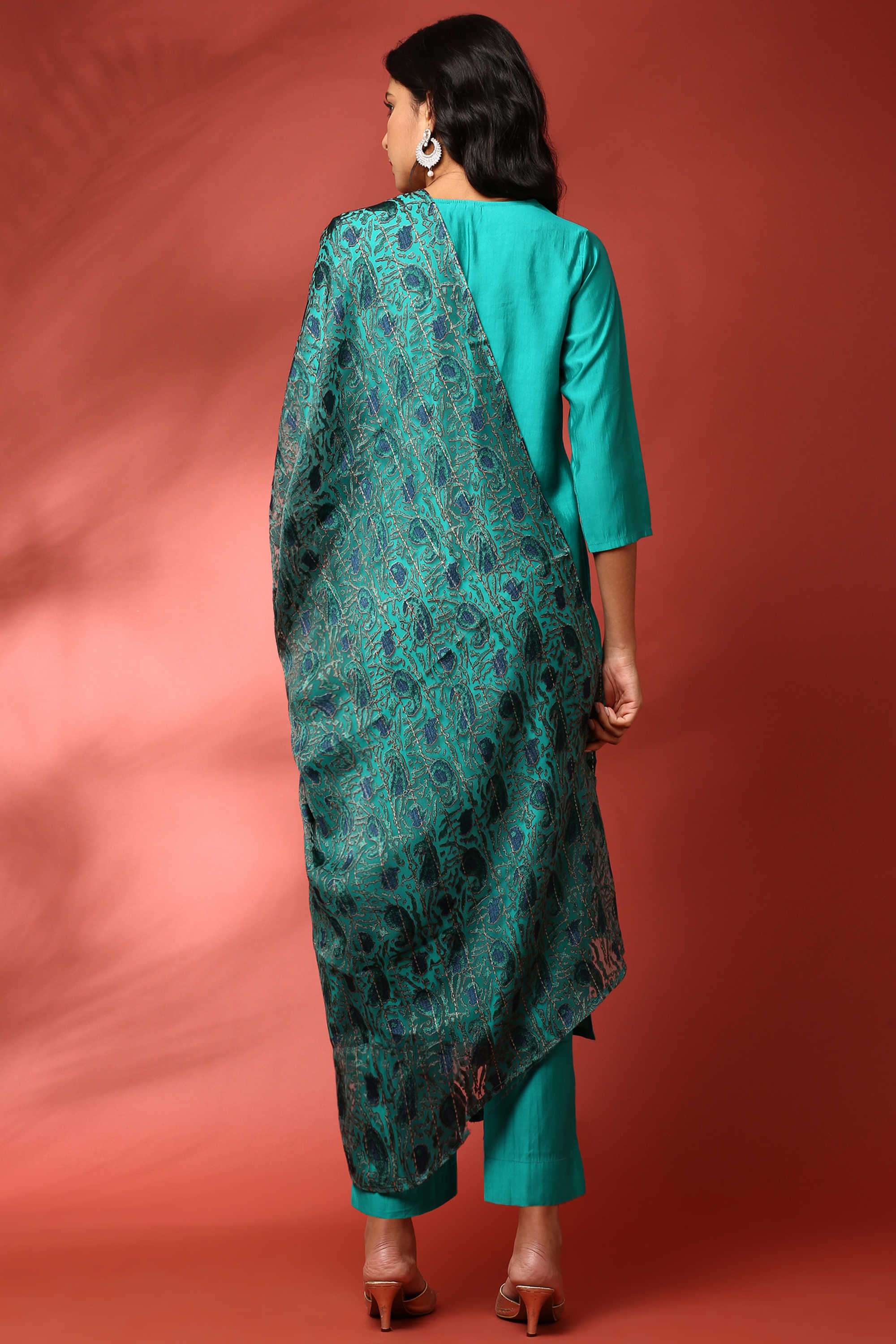 Embroidered-Blended-Fabric-V-Neck-Women-s-Casual-Wear-Kurta-Set