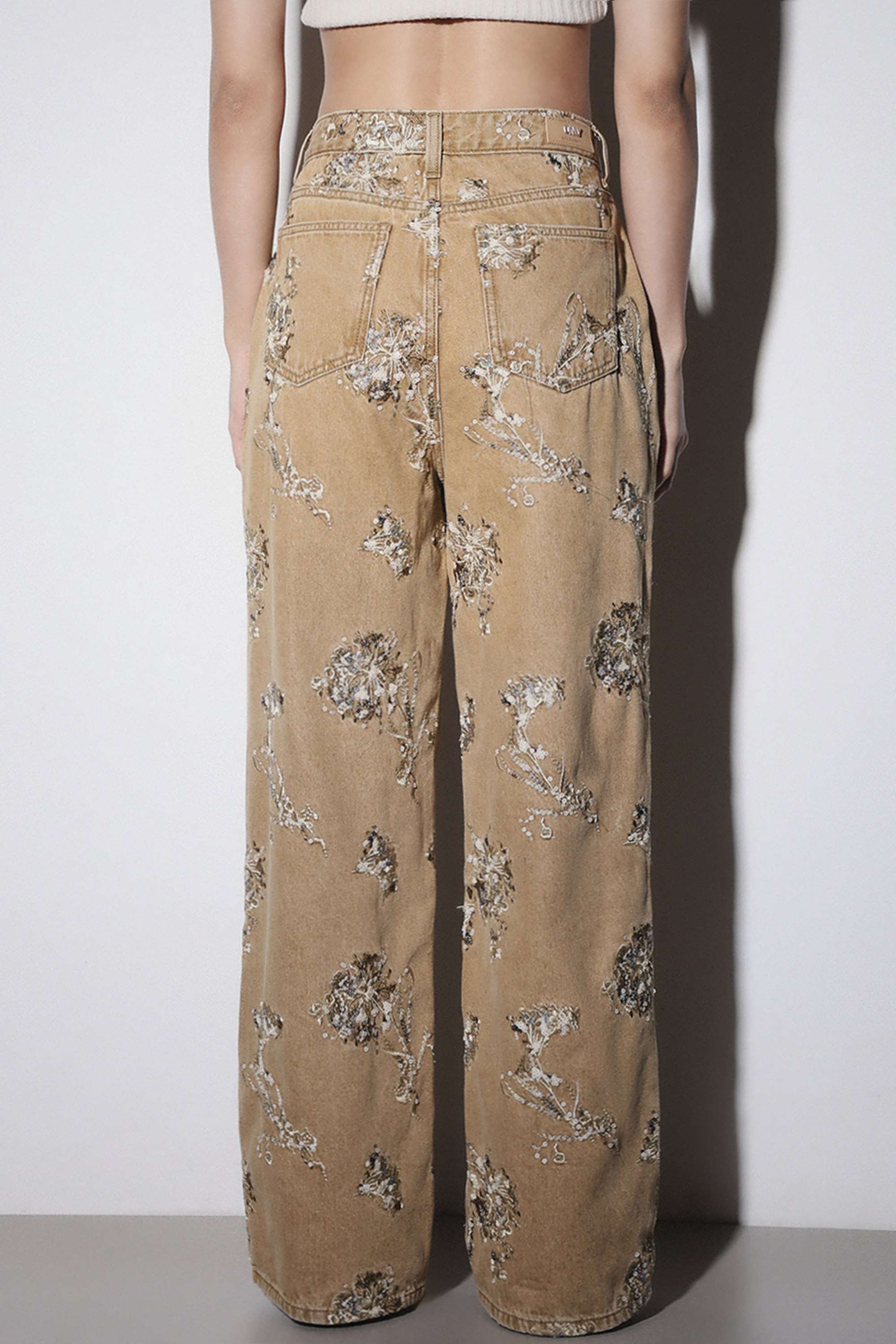 Embellished-Straight-Fit-Cotton-Women-Casual-Wear-Jeans