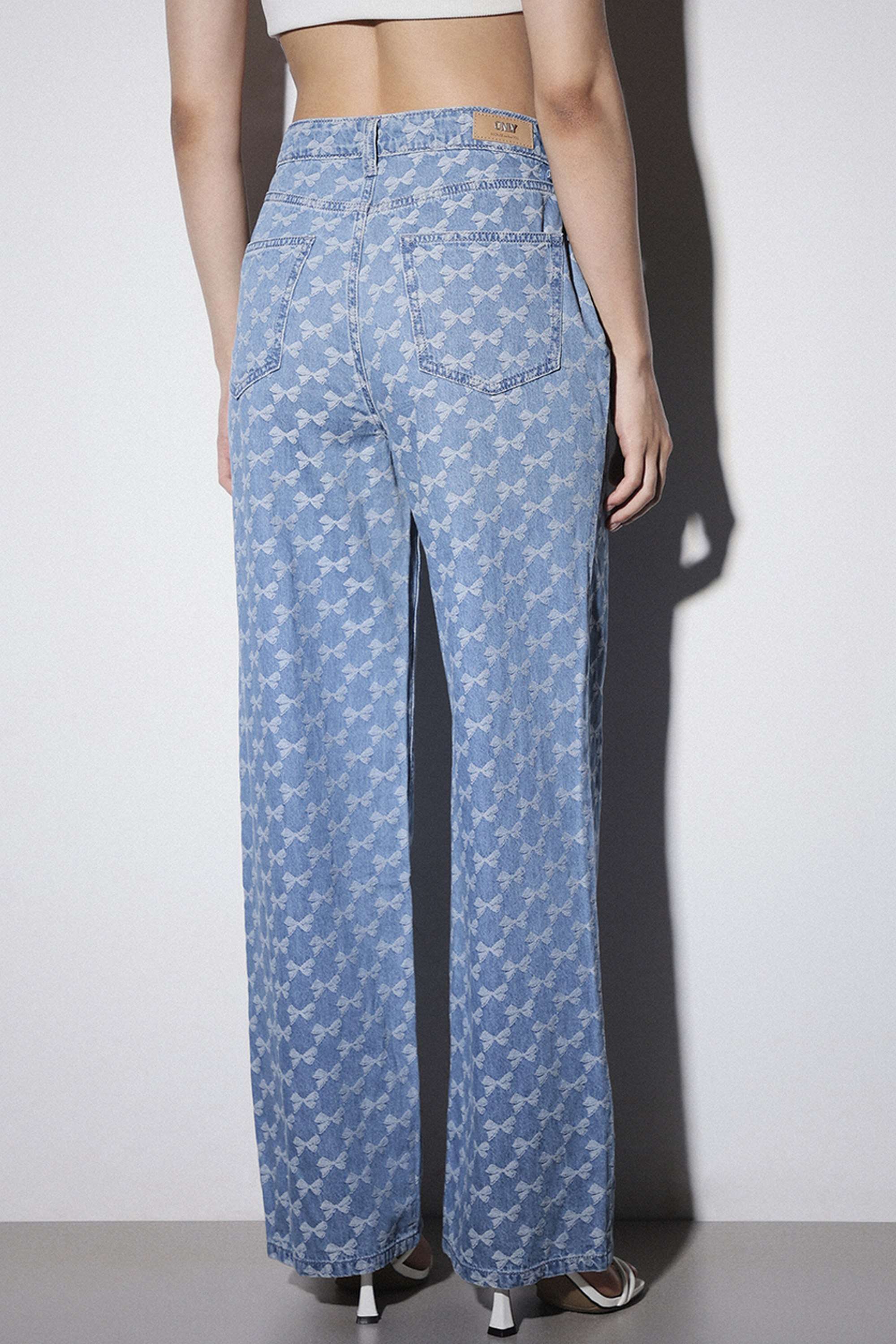 Embroidered-Straight-Fit-Cotton-Women-Casual-Wear-Light-Wash-Jeans