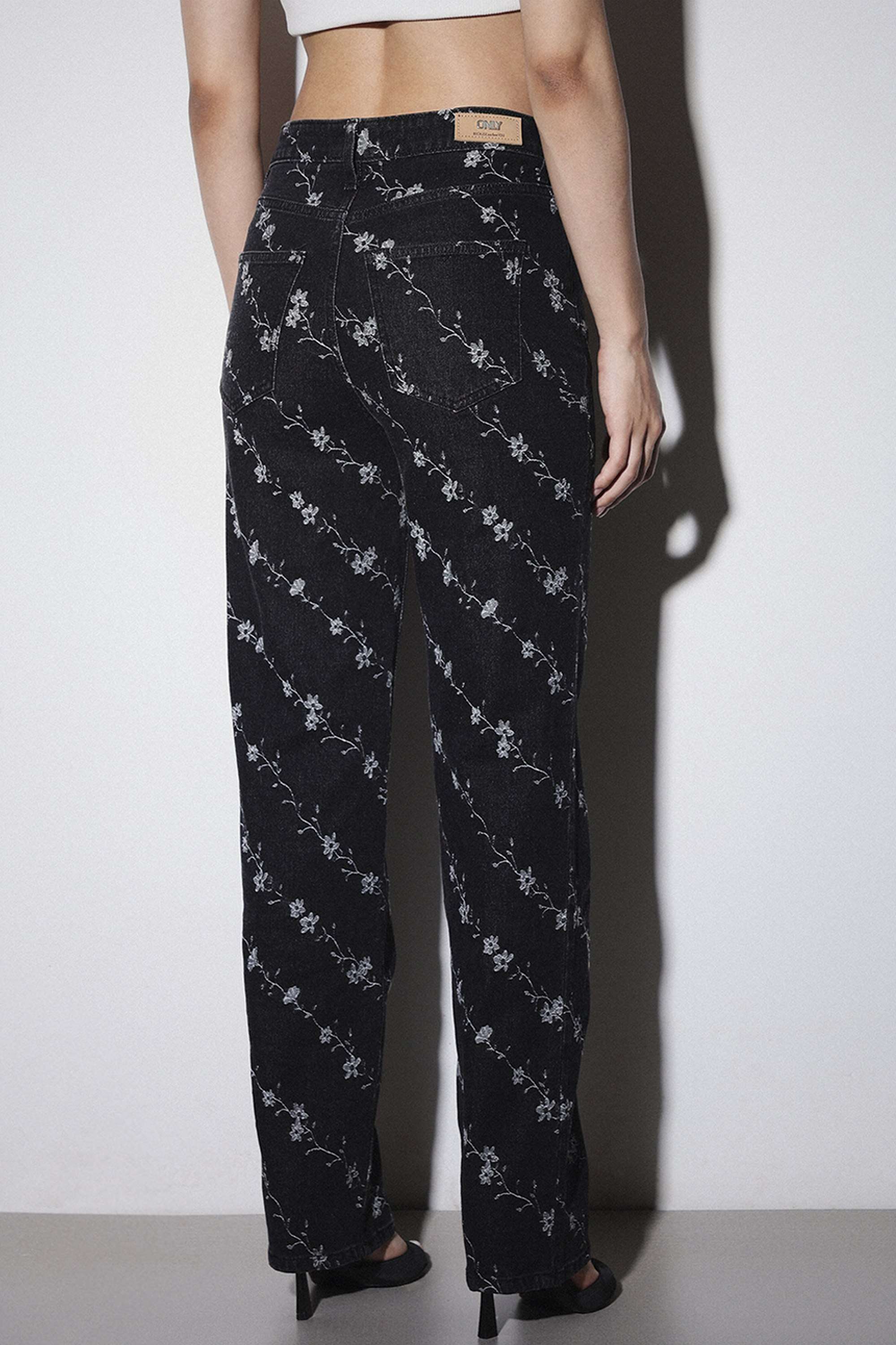 Embroidered-Straight-Fit-Cotton-Women-Casual-Wear-Jeans