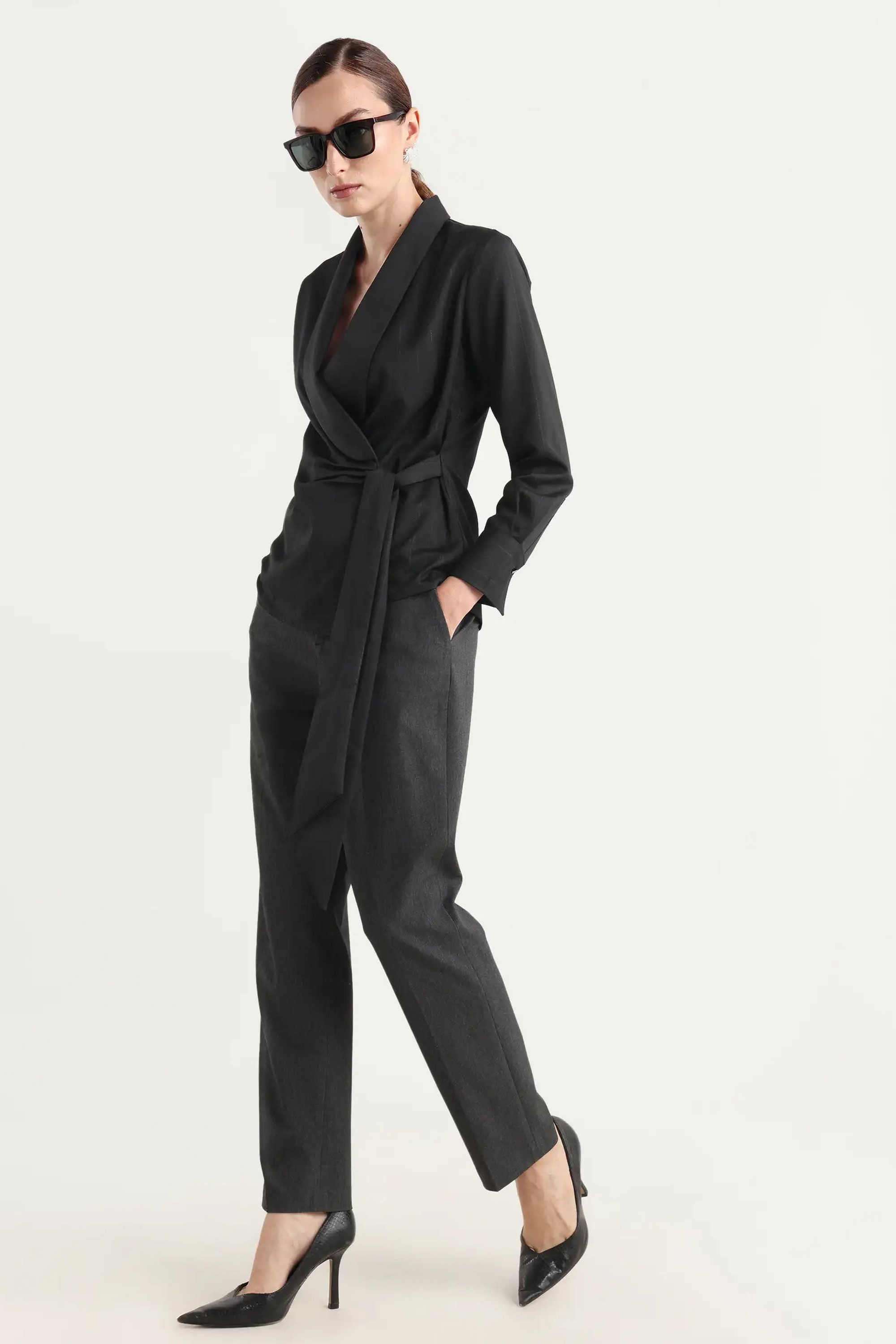 Solid-Blended-Fabric-Collared-Women-s-Top