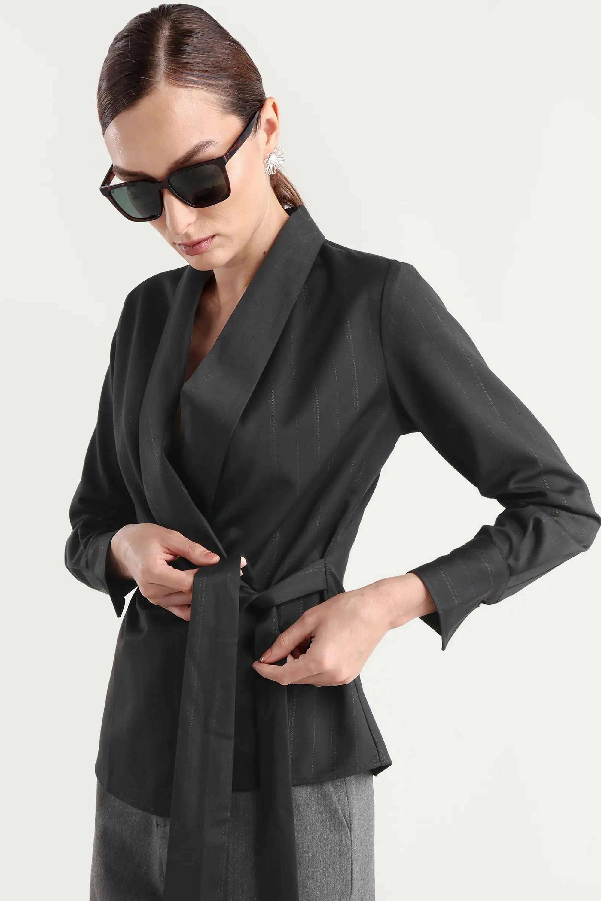 Solid-Blended-Fabric-Collared-Women-s-Top