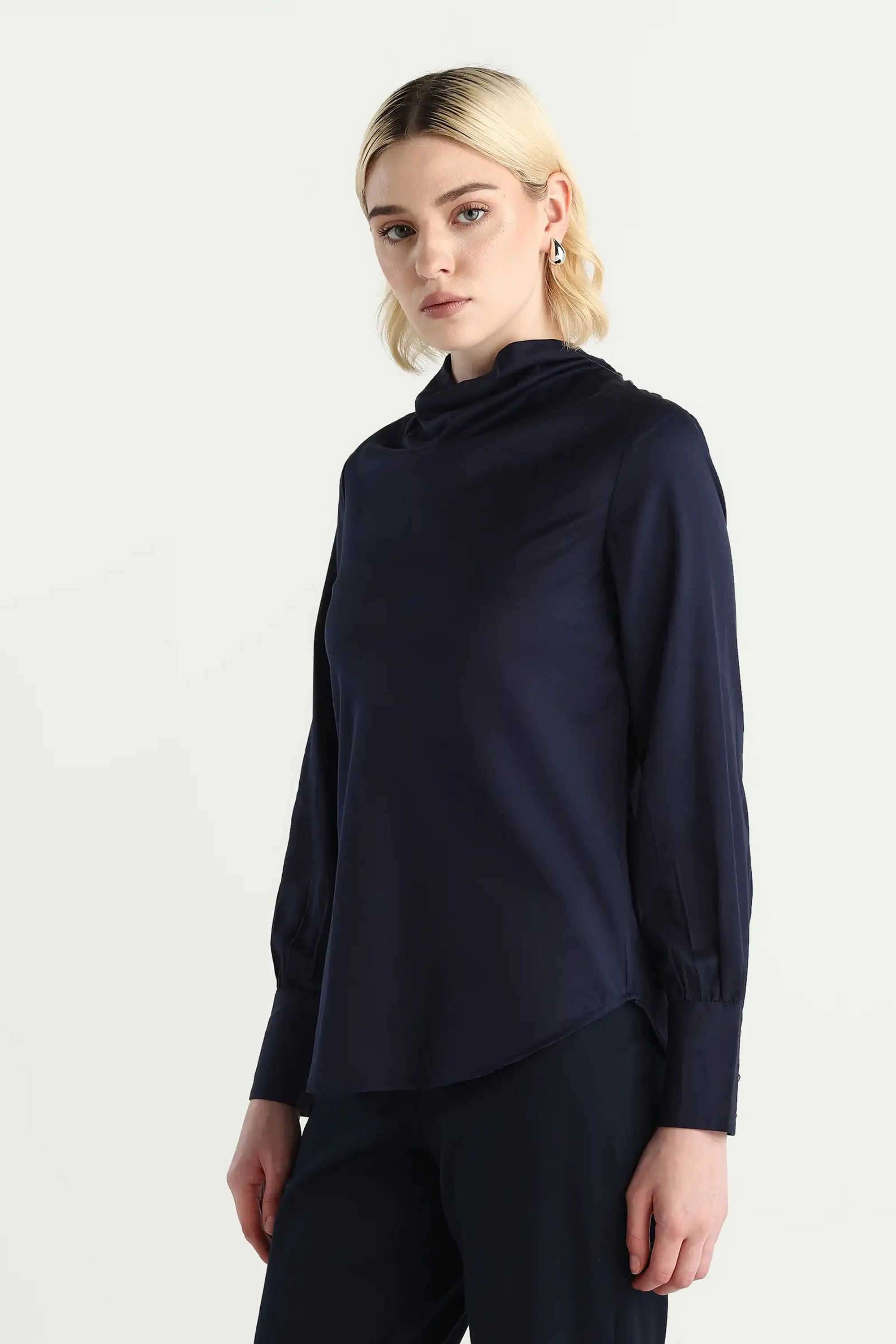 Solid-Blended-Fabric-Collared-Women-s-Top