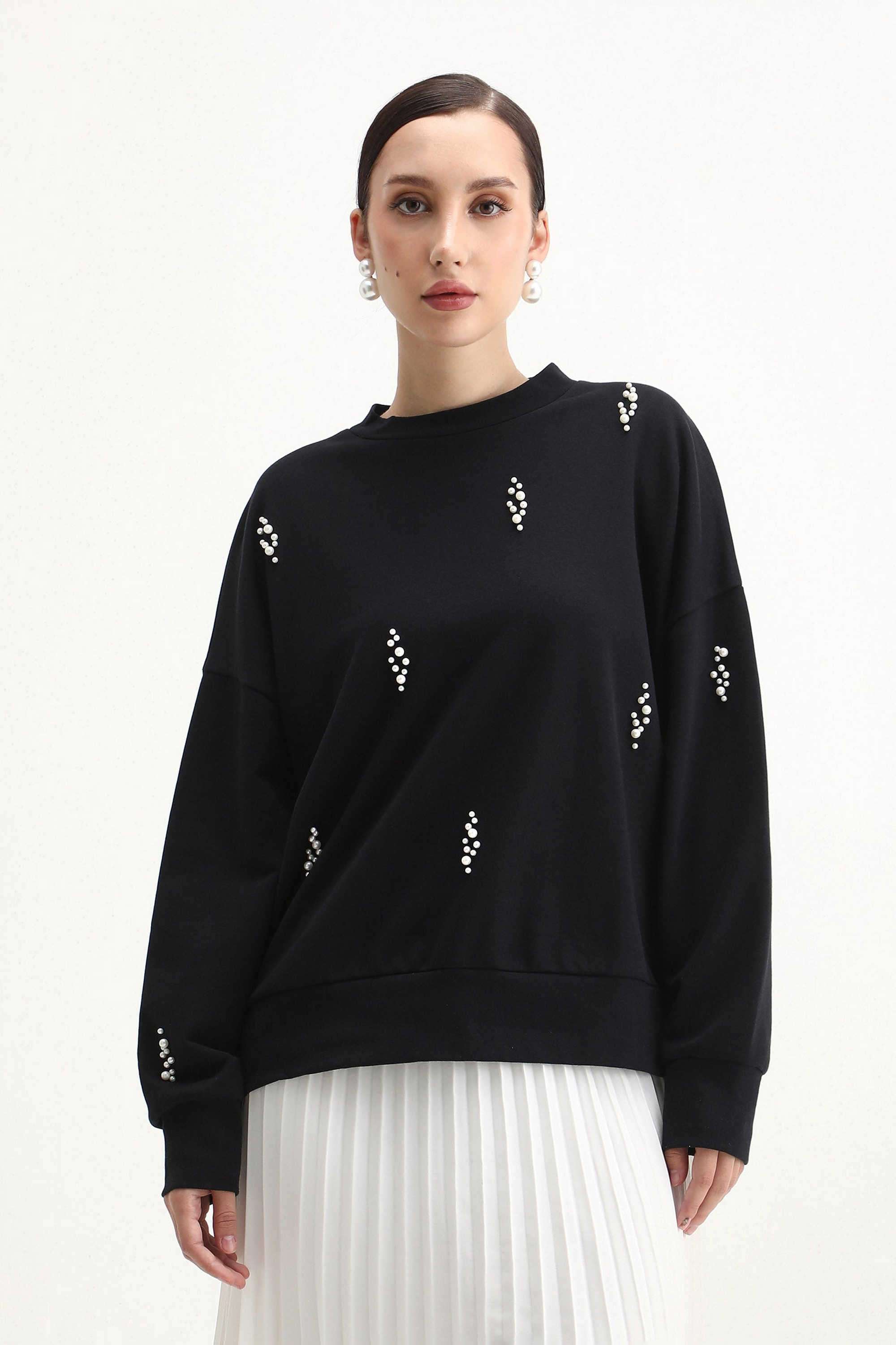 Embellished-Round-Neck-Blended-Fabric-Women-Sweatshirt