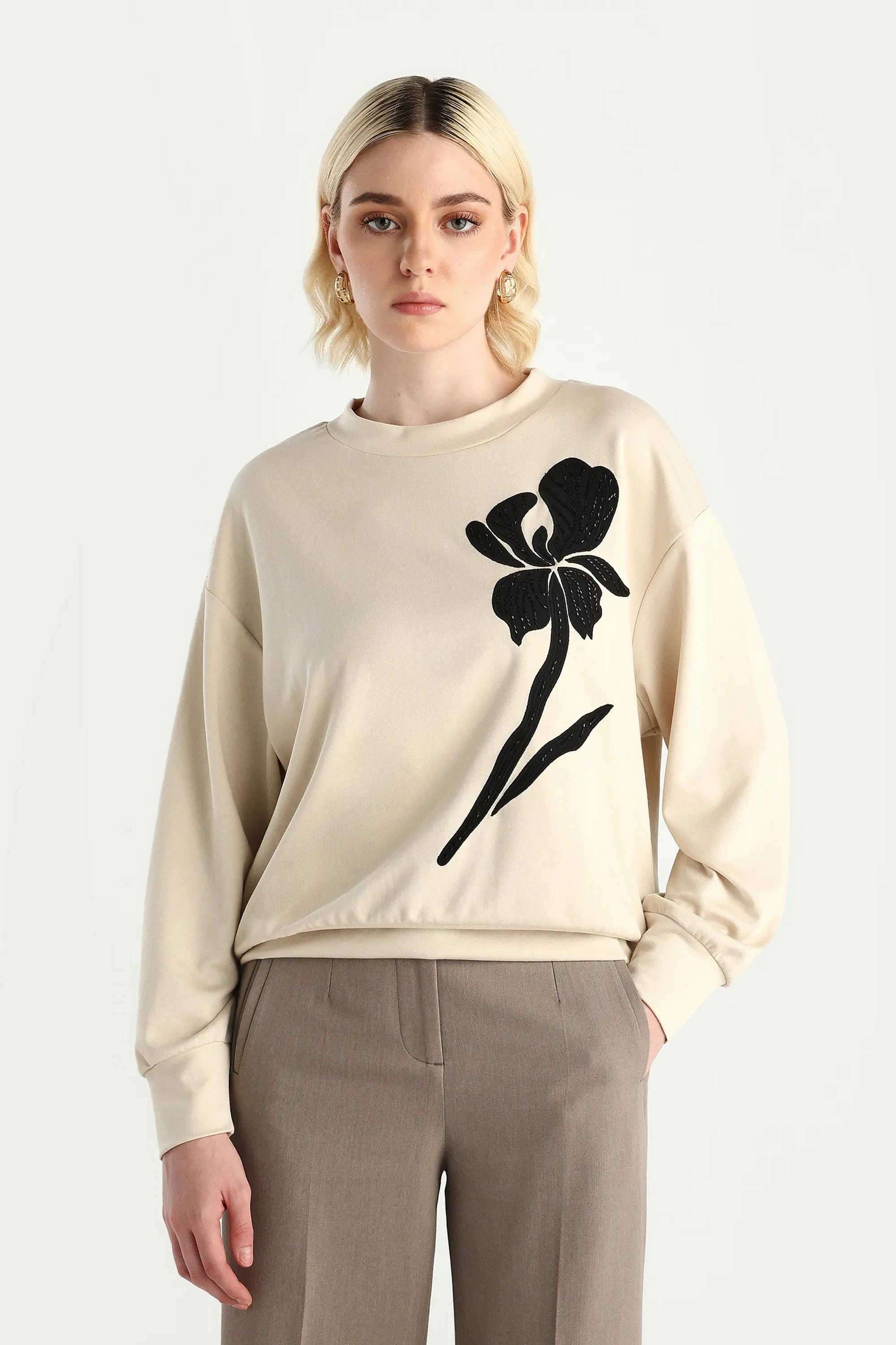 Printed-Round-Neck-Blended-Fabric-Women-Sweatshirt