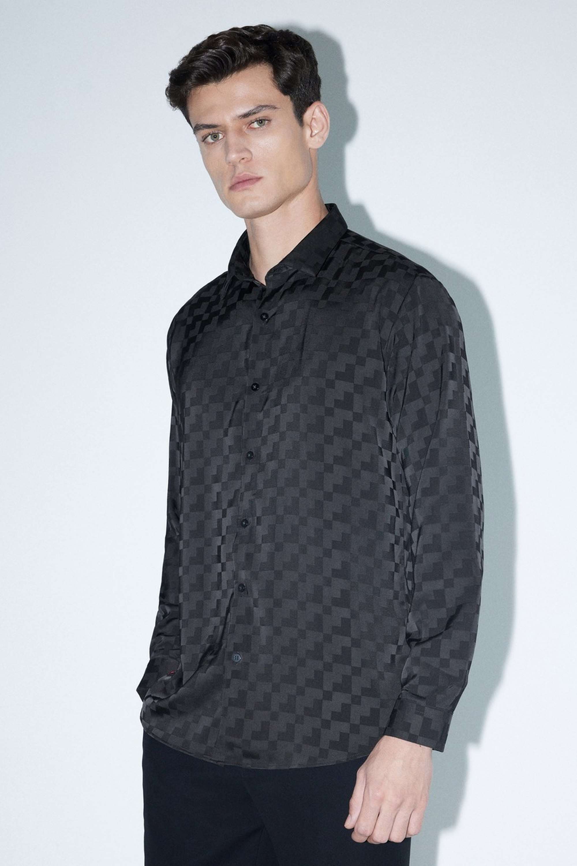 Textured-Blended-Fabric-Slim-Fit-Men-s-Casual-Shirt