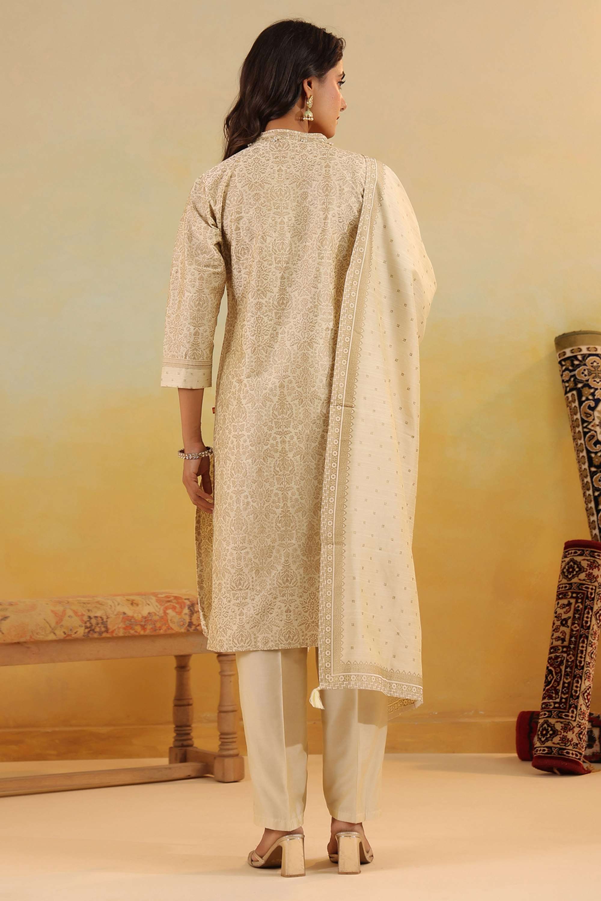 Printed-Silk-V-Neck-Women-Festive-Wear-Kurtas