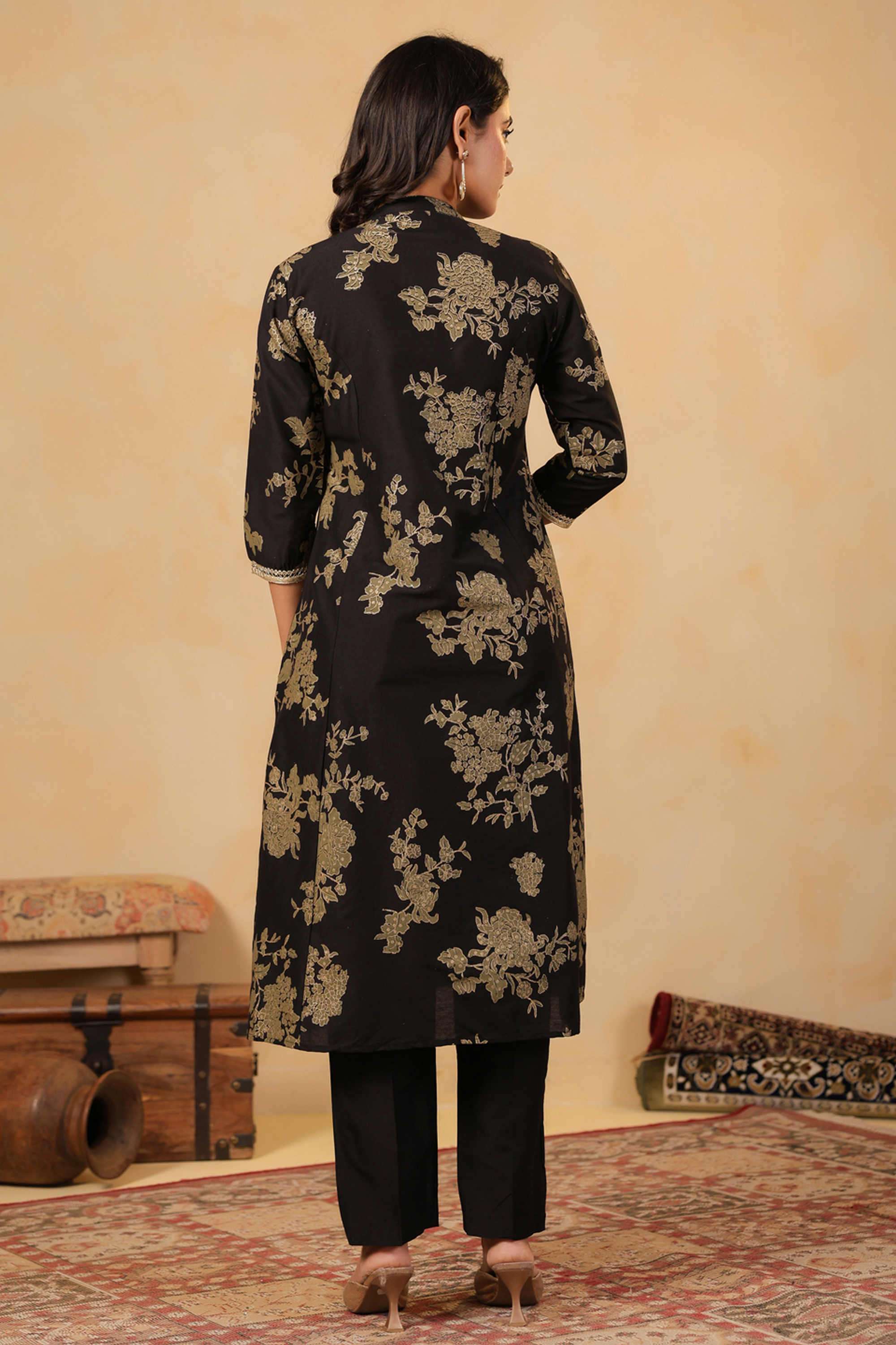Printed-Silk-Collared-Women-s-Festive-Wear-Kurta-Set