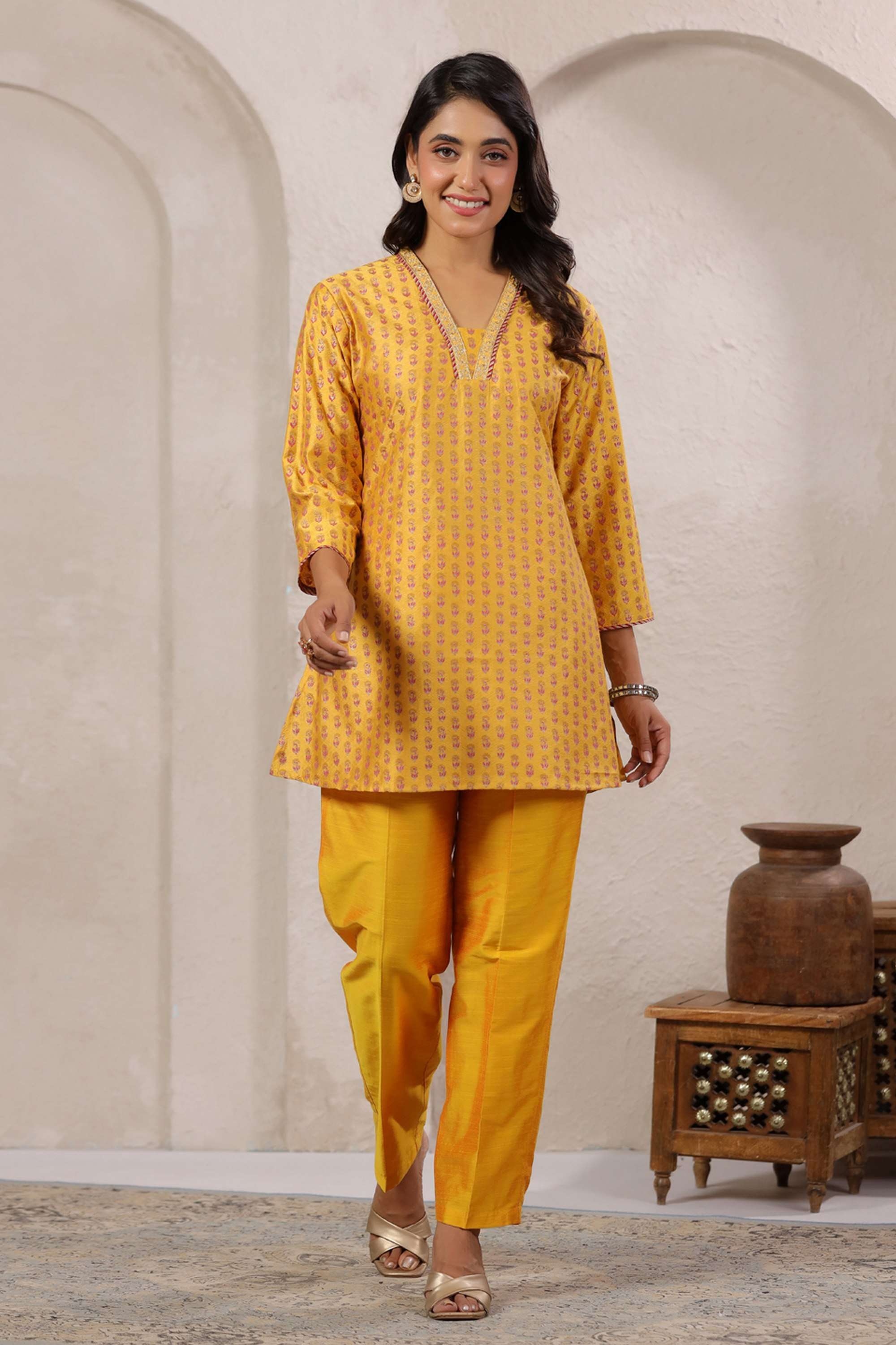 Printed-Rayon-V-Neck-Women-Festive-Wear-Kurtas