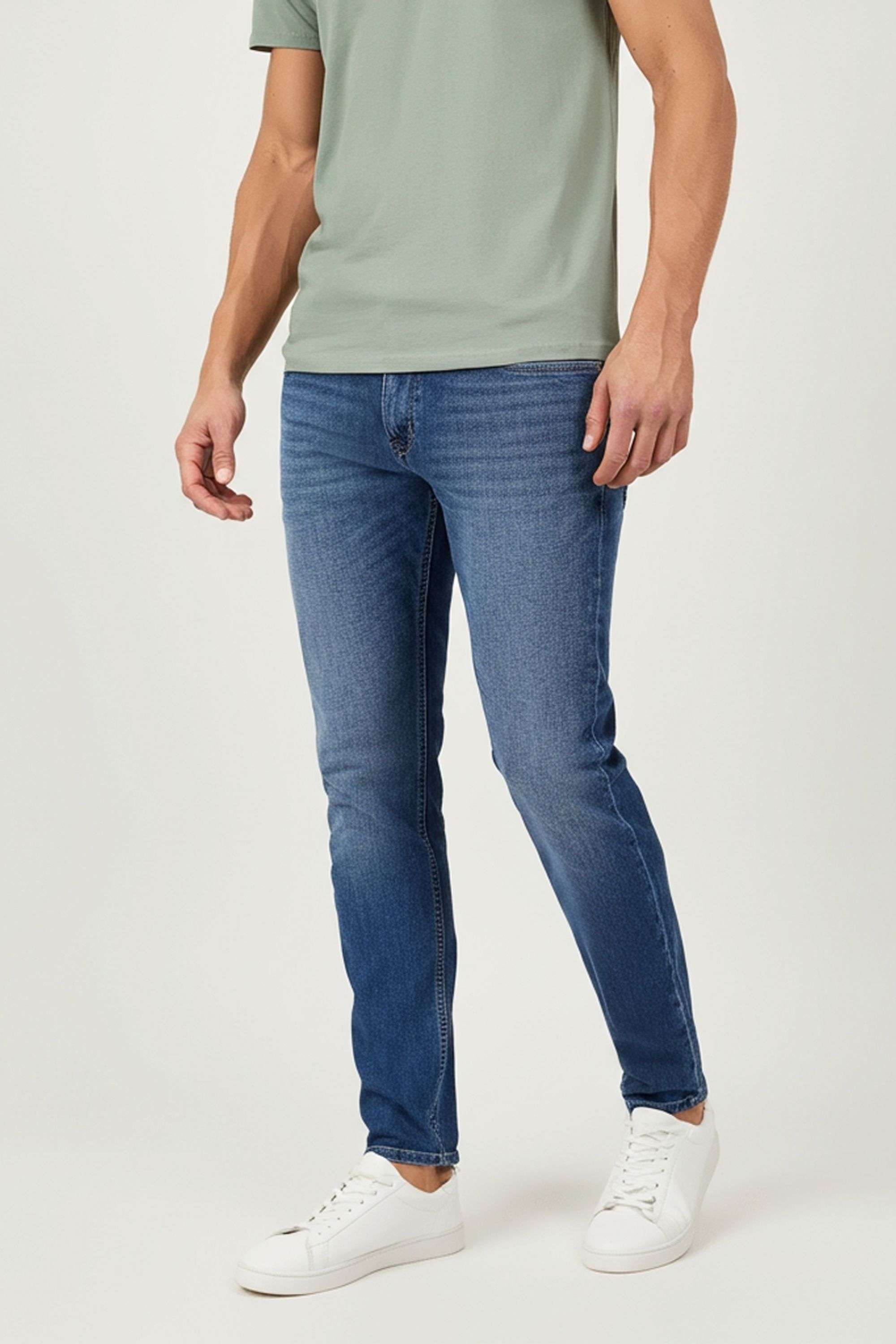 Solid-Blended-Fabric-Regular-Fit-Men-s-Jeans