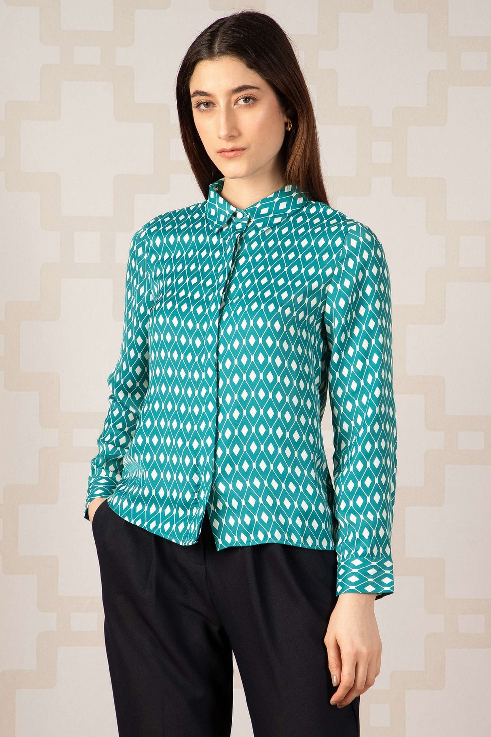 Geometric-Print-Cut-Away-Collar-Polyester-Women-s-Formal-Wear-Shirt