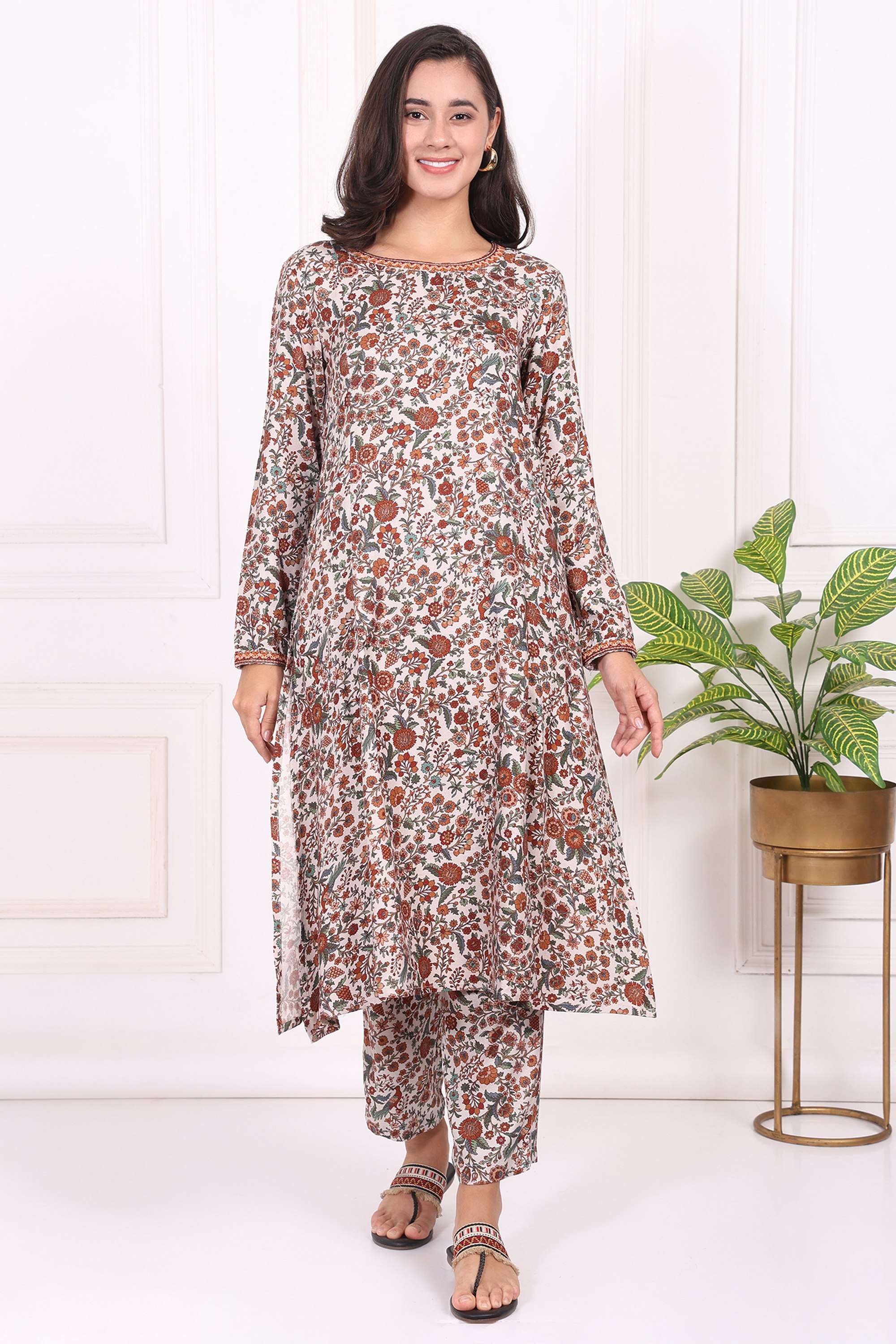 Floral-Viscose-Round-Neck-Women-s-Festive-Wear-Kurta-Set
