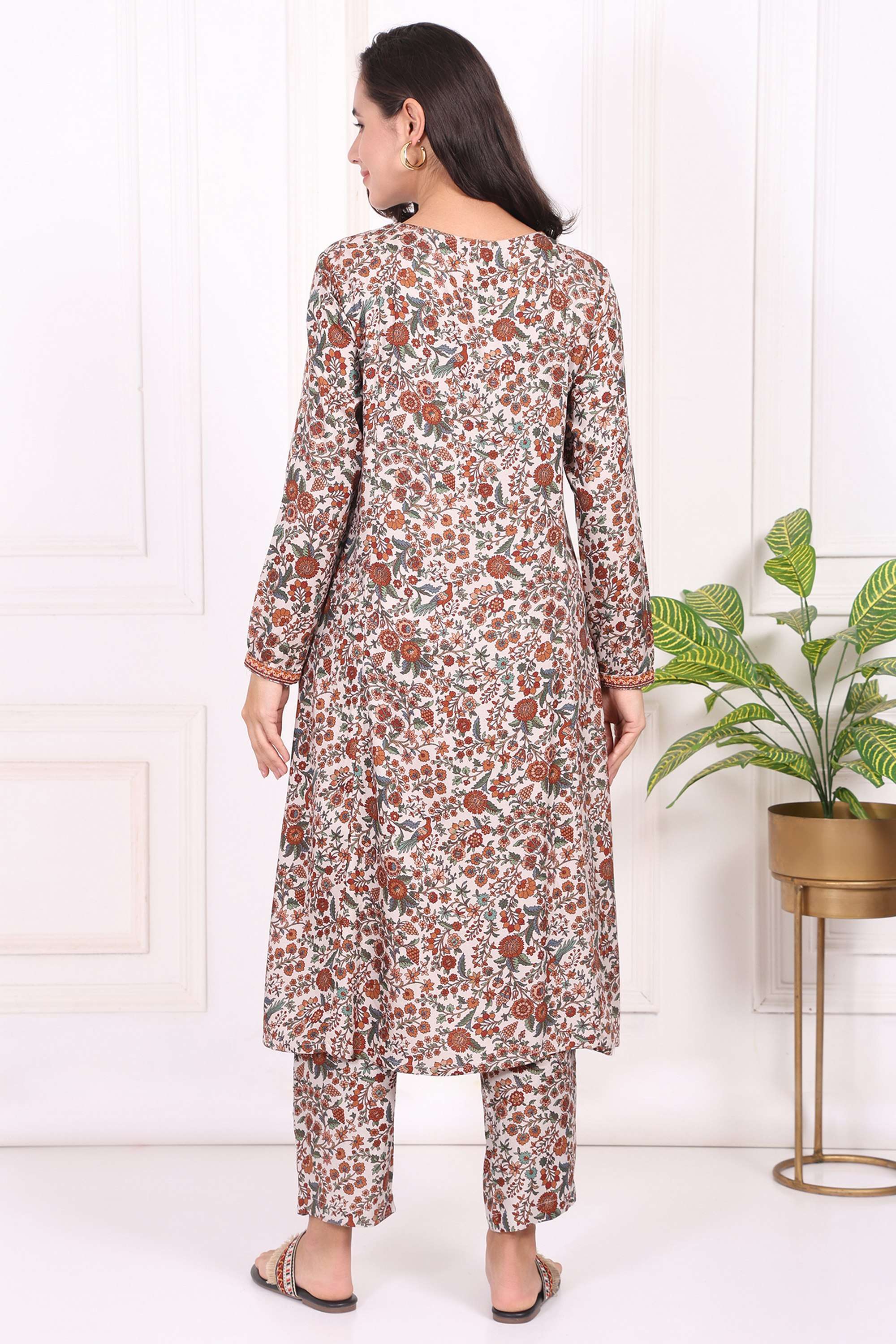 Floral-Viscose-Round-Neck-Women-s-Festive-Wear-Kurta-Set