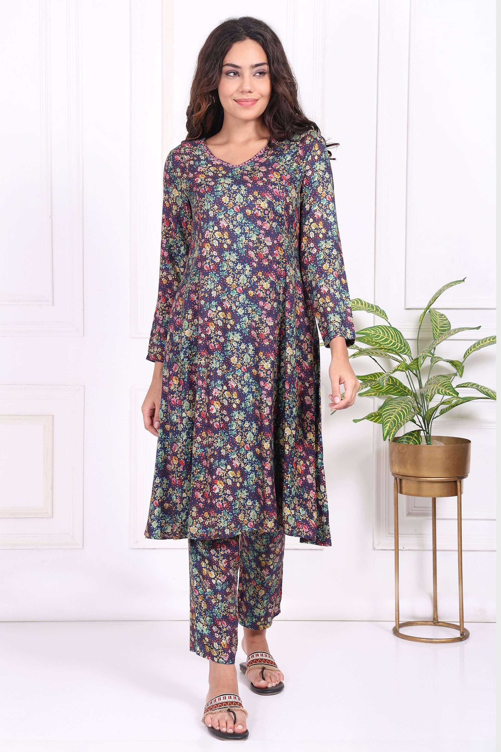 Floral-Viscose-V-Neck-Women-s-Festive-Wear-Kurta-Set