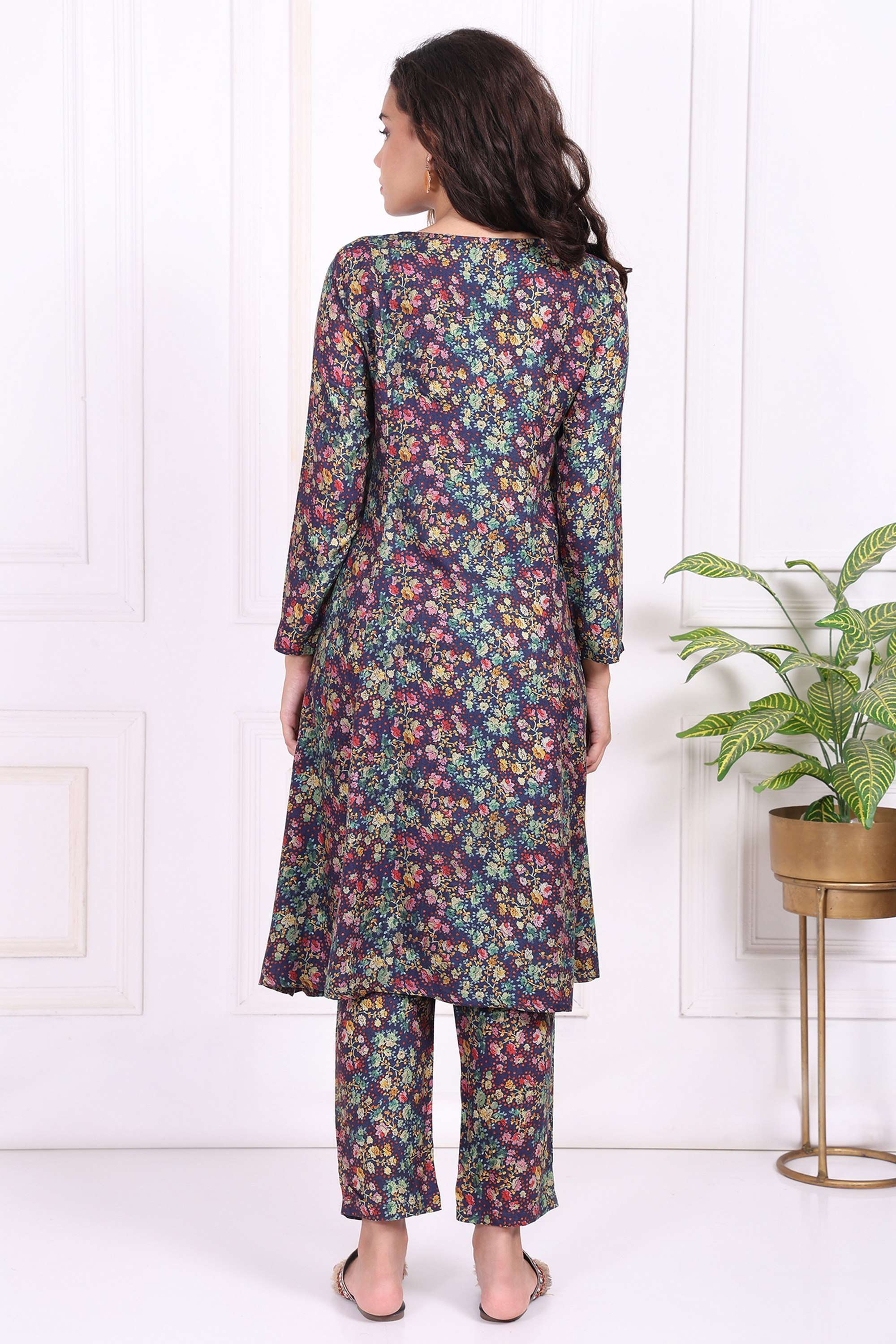 Floral-Viscose-V-Neck-Women-s-Festive-Wear-Kurta-Set