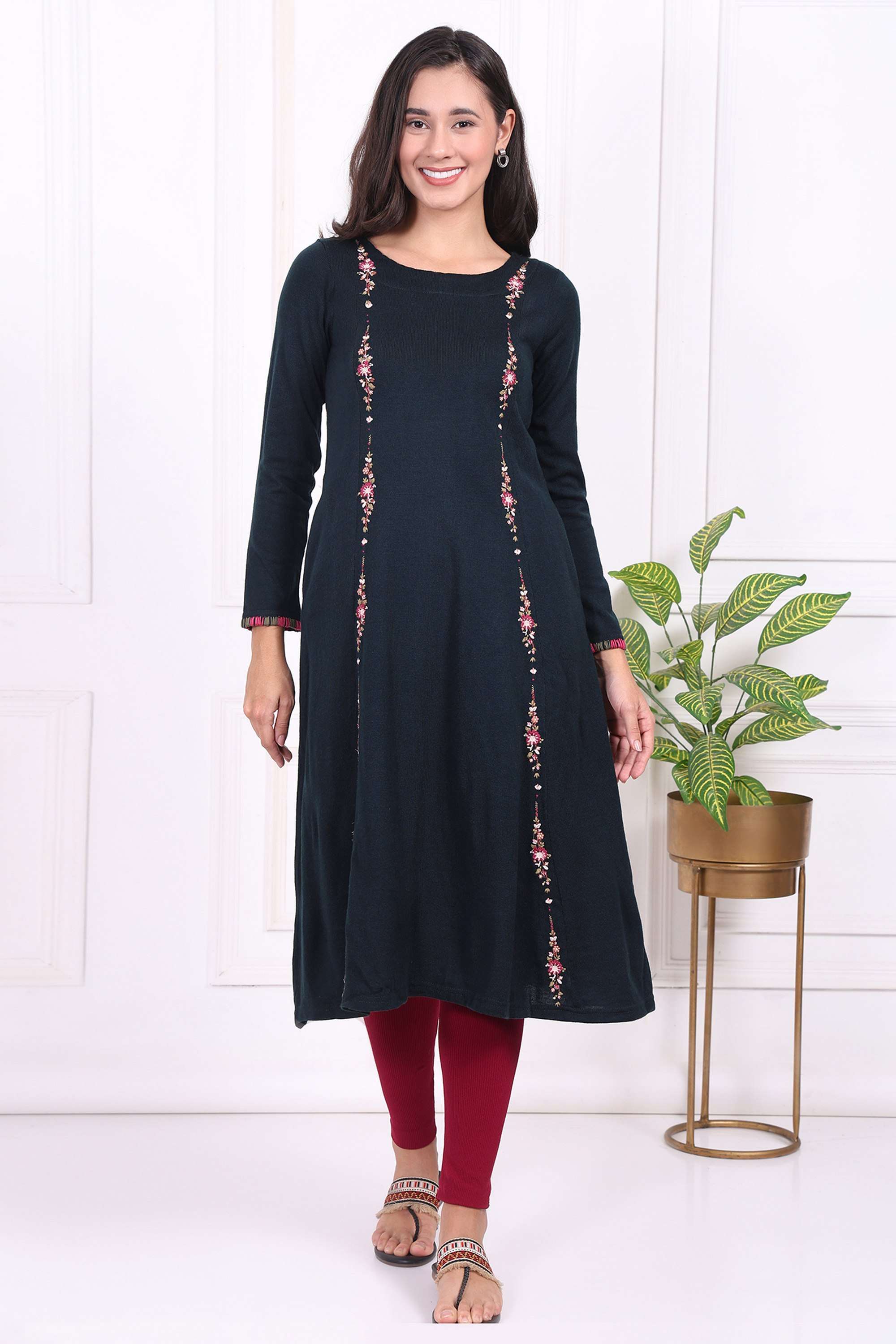 Embroidered-Acrylic-Round-Neck-Women-s-Festive-Wear-Kurta
