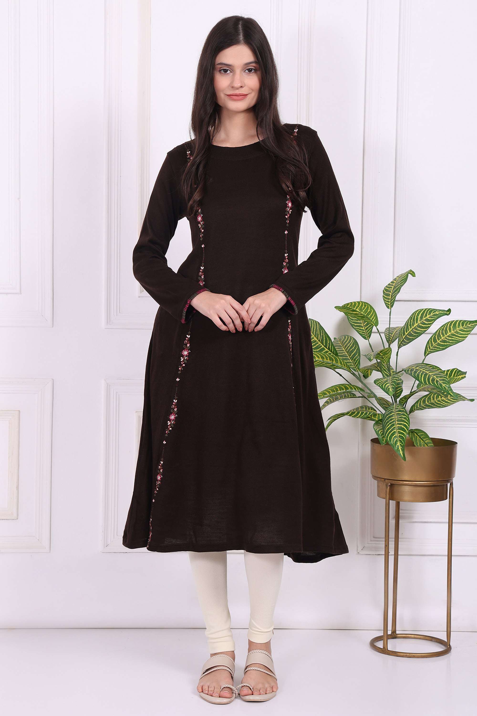 Embroidered-Acrylic-Round-Neck-Women-s-Festive-Wear-Kurta