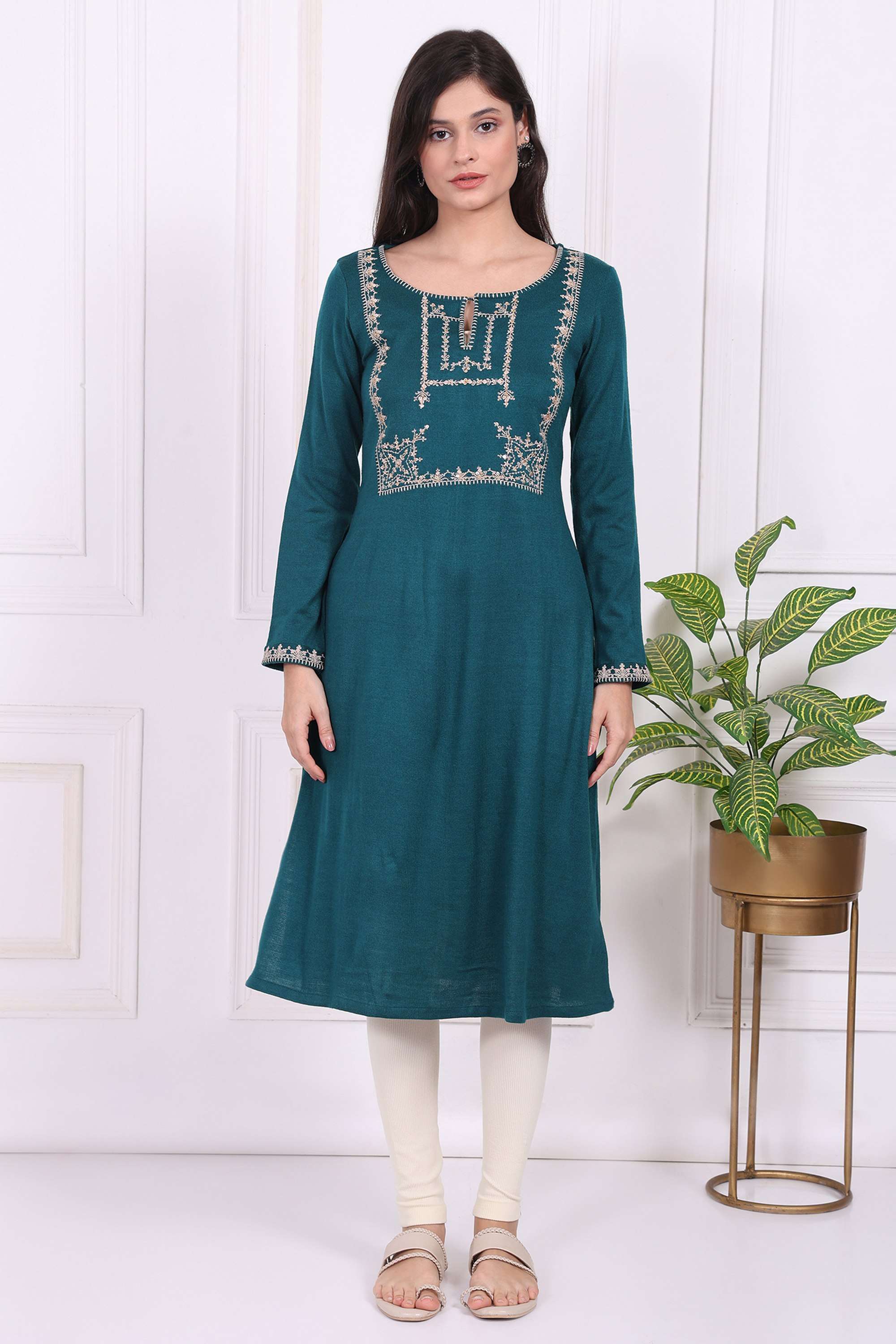 Embroidered-Acrylic-Round-Neck-Women-s-Festive-Wear-Kurta