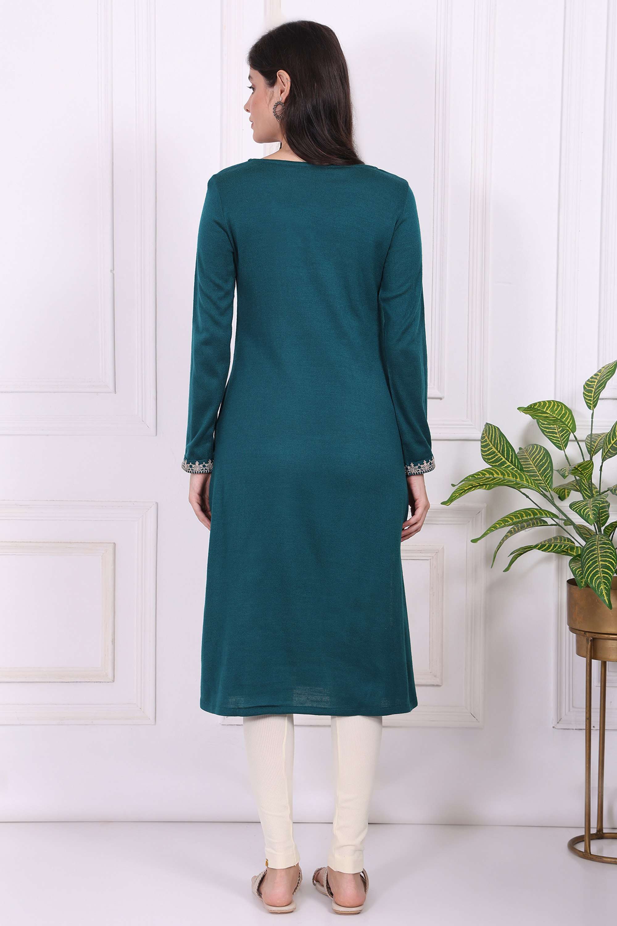 Embroidered-Acrylic-Round-Neck-Women-s-Festive-Wear-Kurta