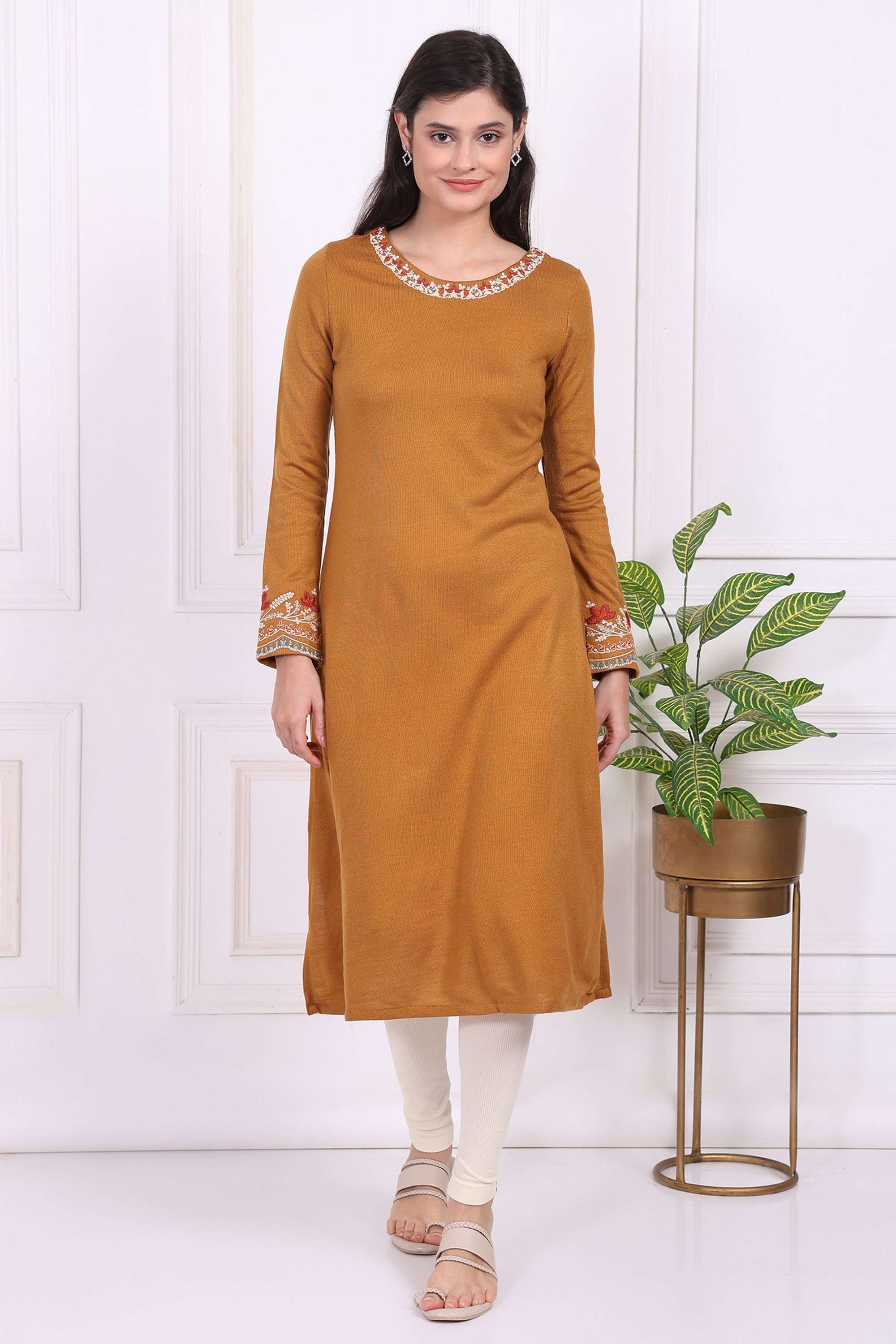 Solid-Acrylic-Round-Neck-Women-s-Festive-Wear-Kurta