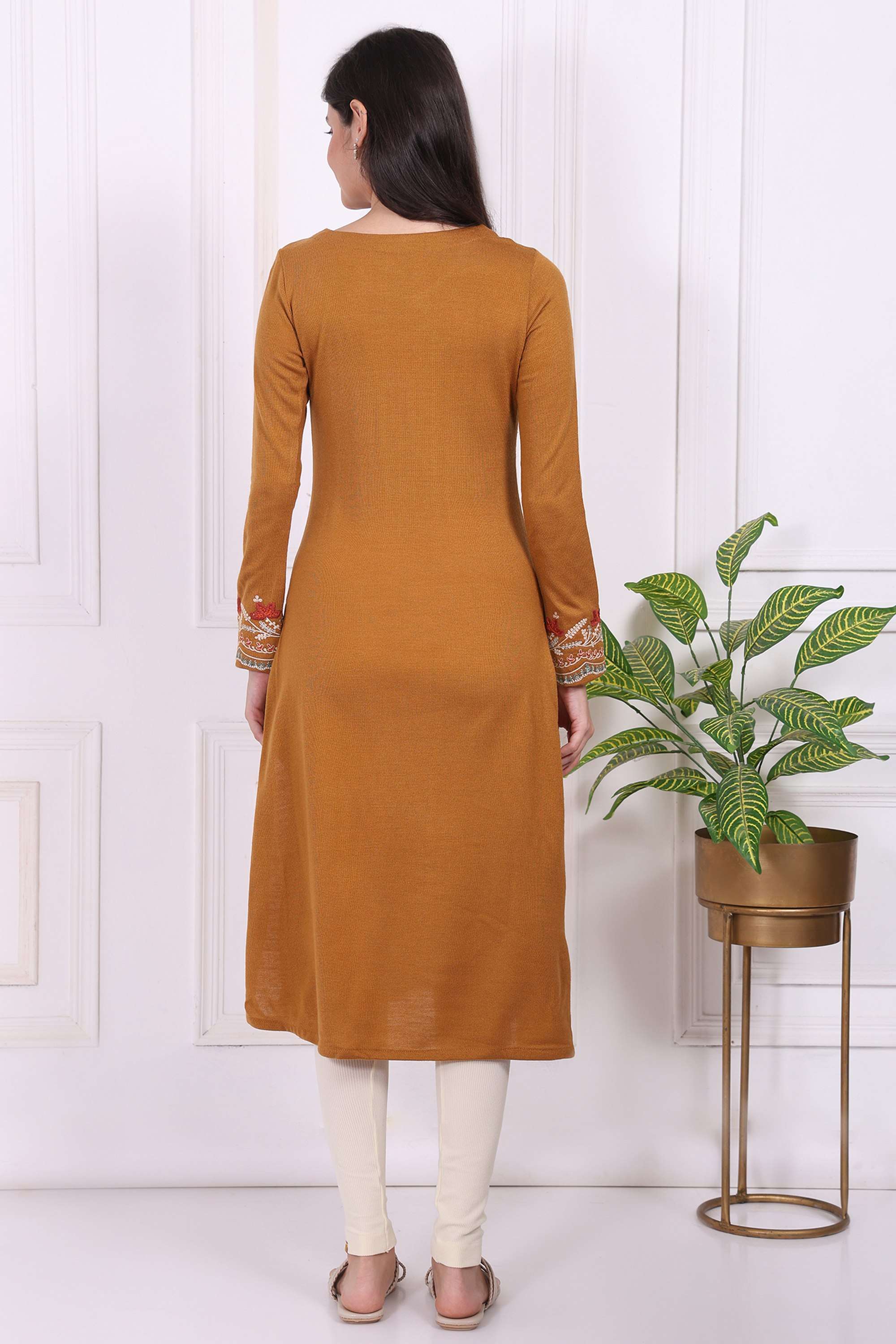 Solid-Acrylic-Round-Neck-Women-s-Festive-Wear-Kurta