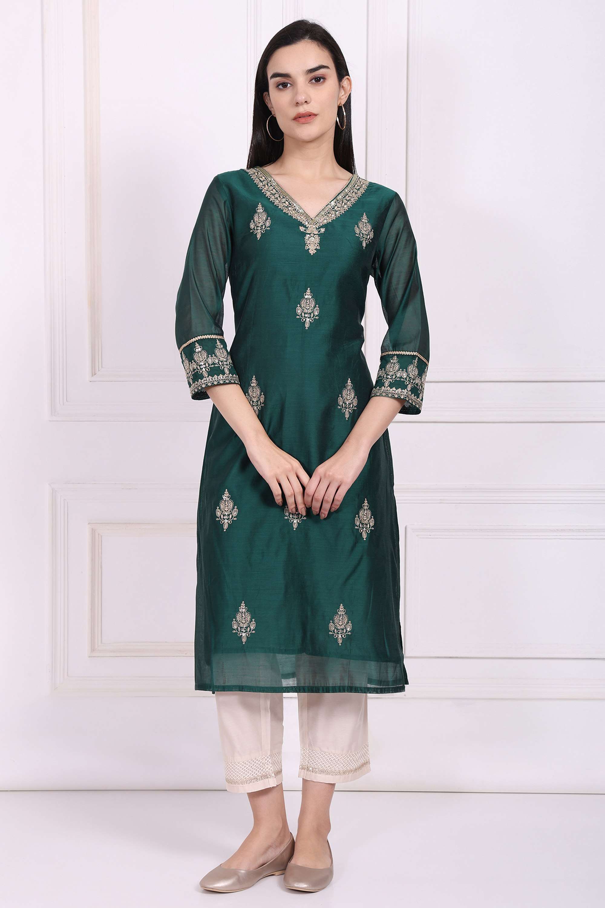 Embroidered-Viscose-V-Neck-Women-s-Festive-Wear-Kurta