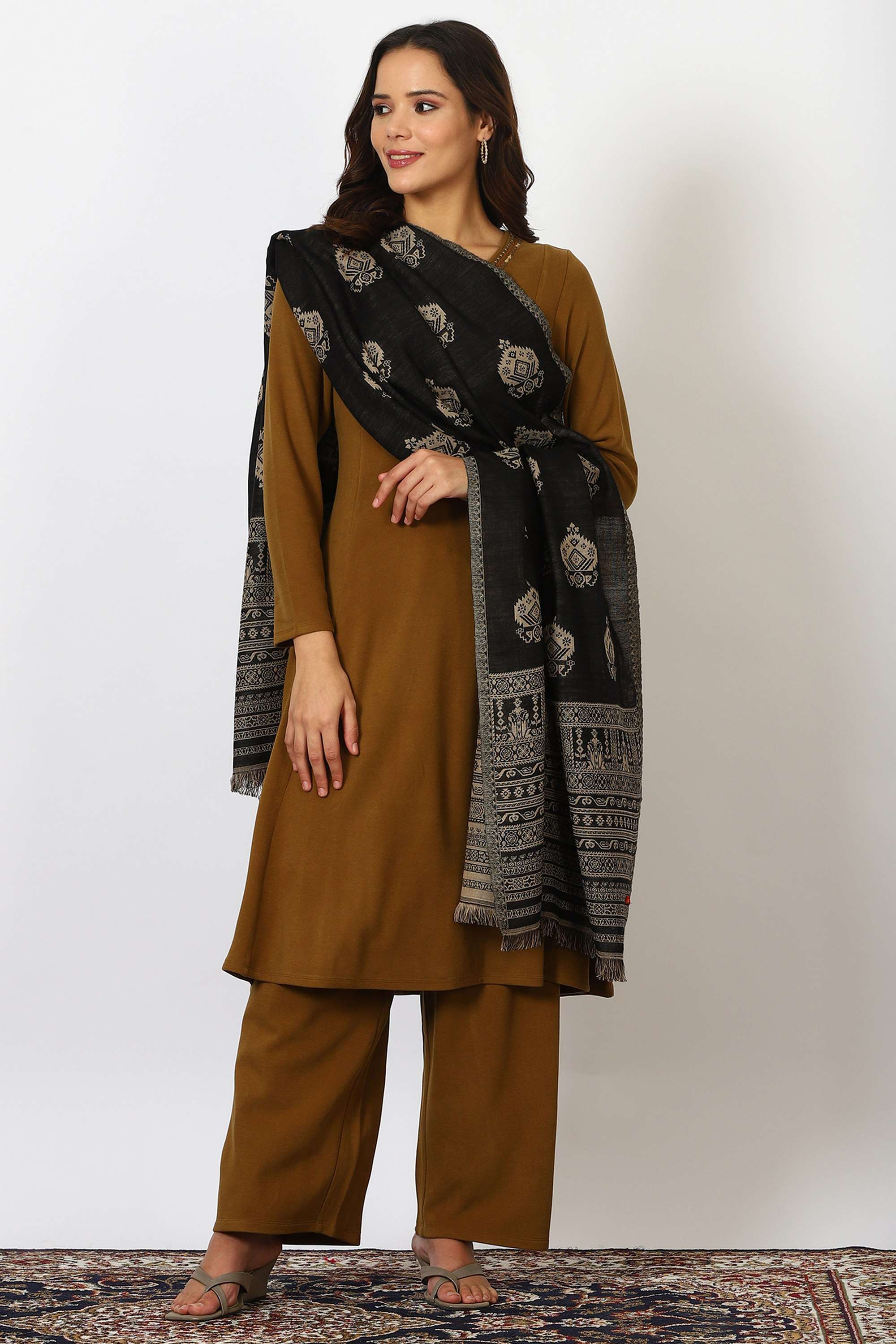 Textured-Blended-Fabric-Women-s-Shawl