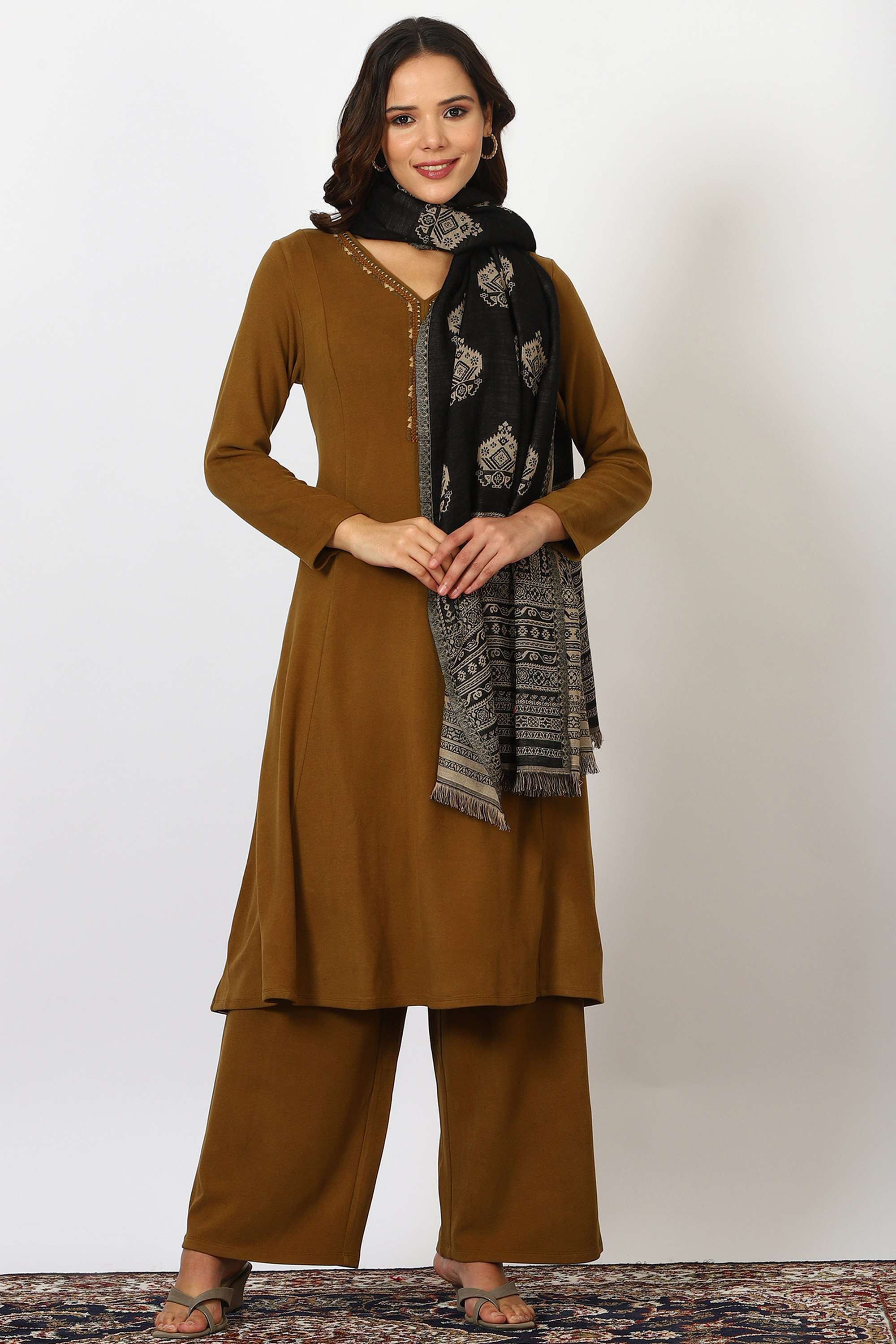 Textured-Blended-Fabric-Women-s-Shawl