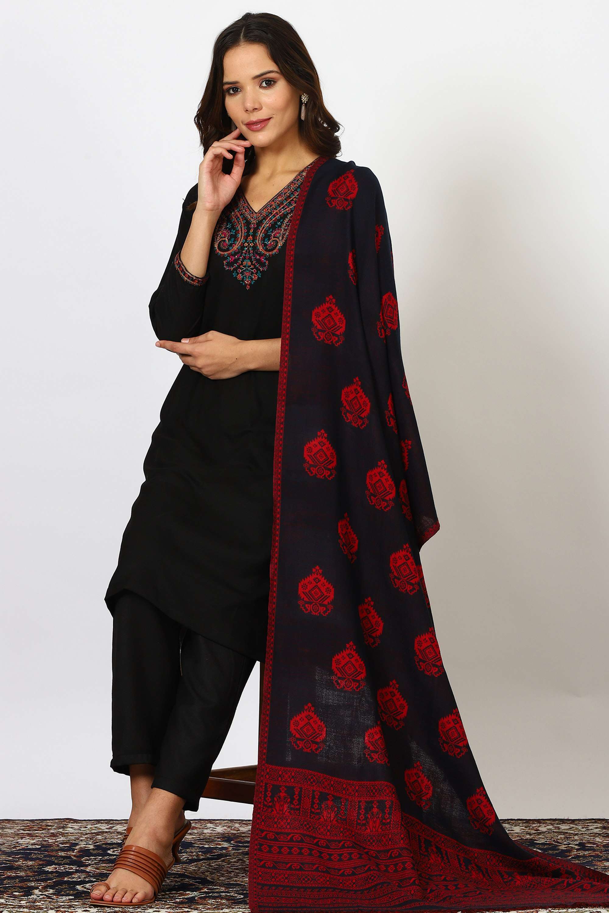 Textured-Blended-Fabric-Women-s-Shawl