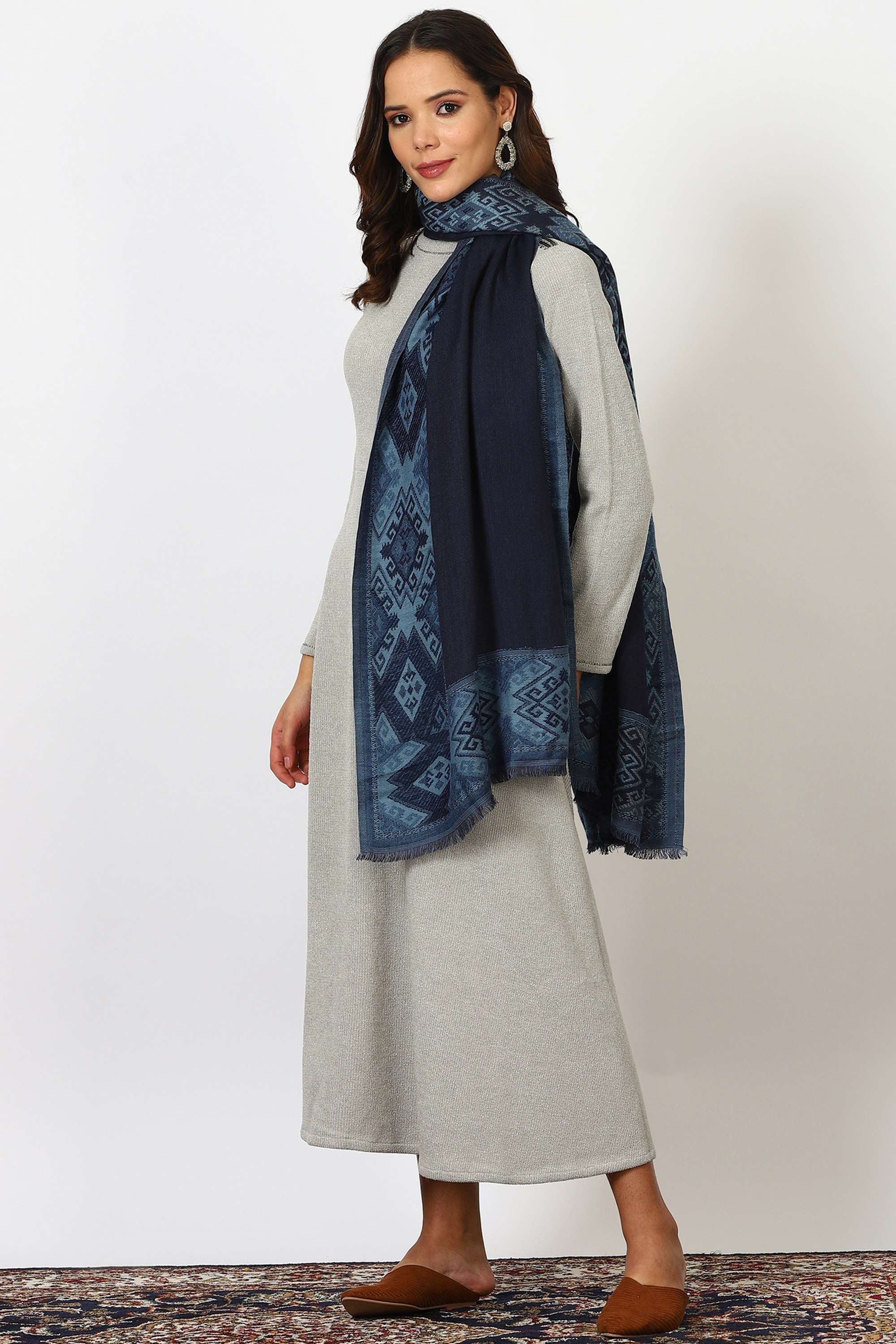 Textured-Blended-Fabric-Women-s-Shawl