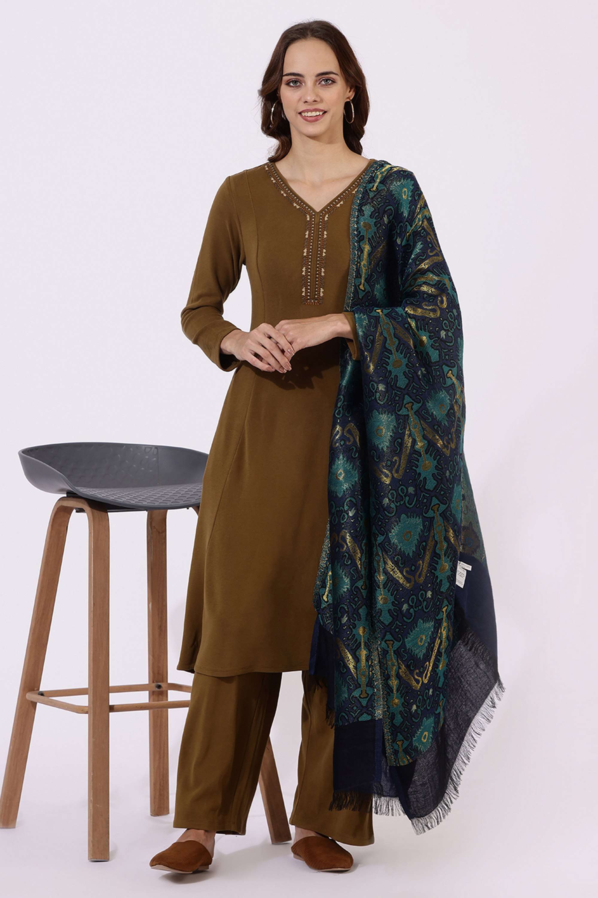 Textured-Blended-Fabric-Women-s-Shawl