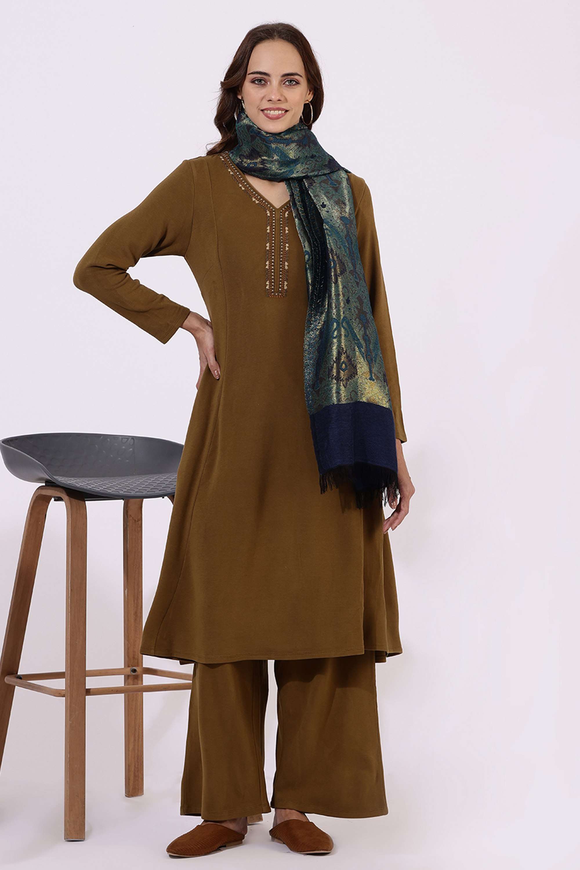 Textured-Blended-Fabric-Women-s-Shawl