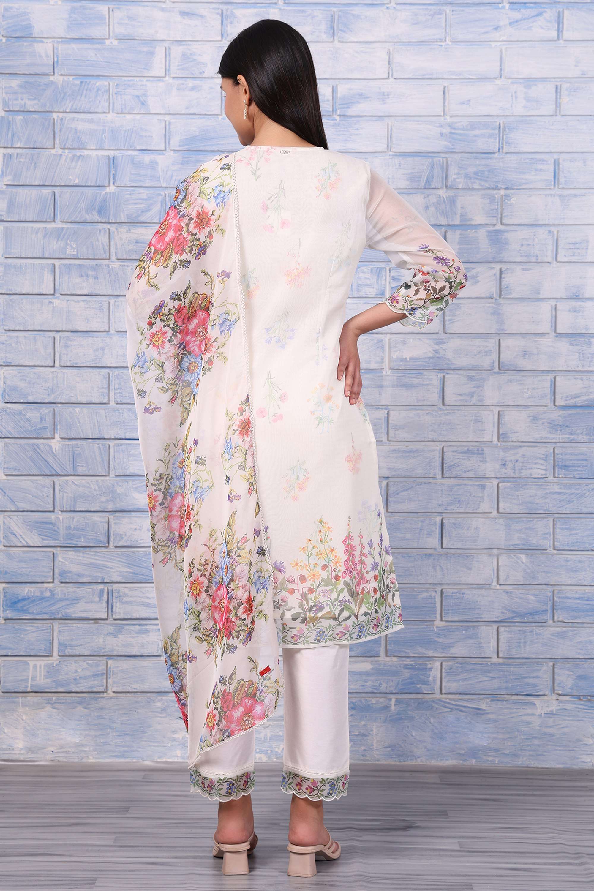 Floral-Organza-Women-s-Fusion-Wear-Kurta-Set