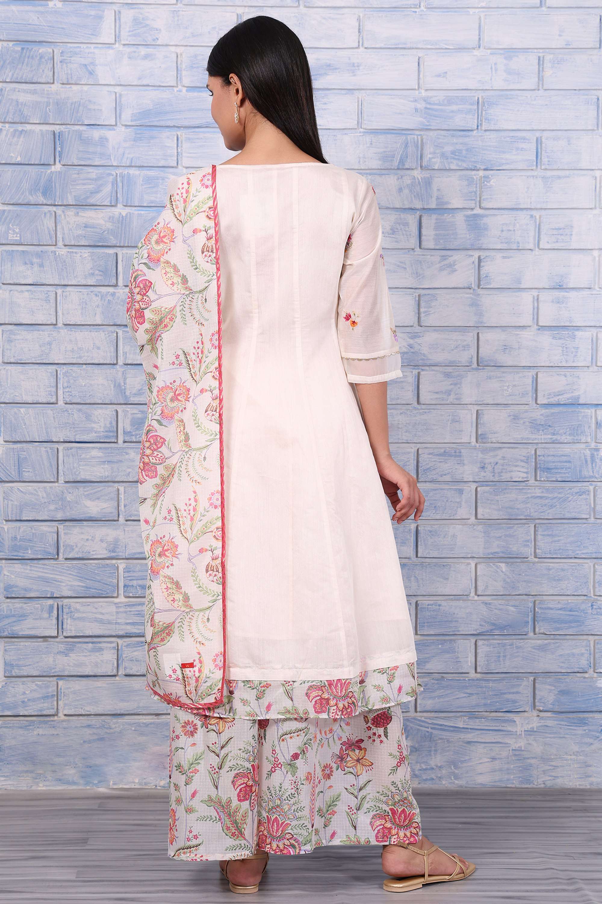 Embroidered-Viscose-Round-Neck-Women-s-Fusion-Wear-Kurta-set
