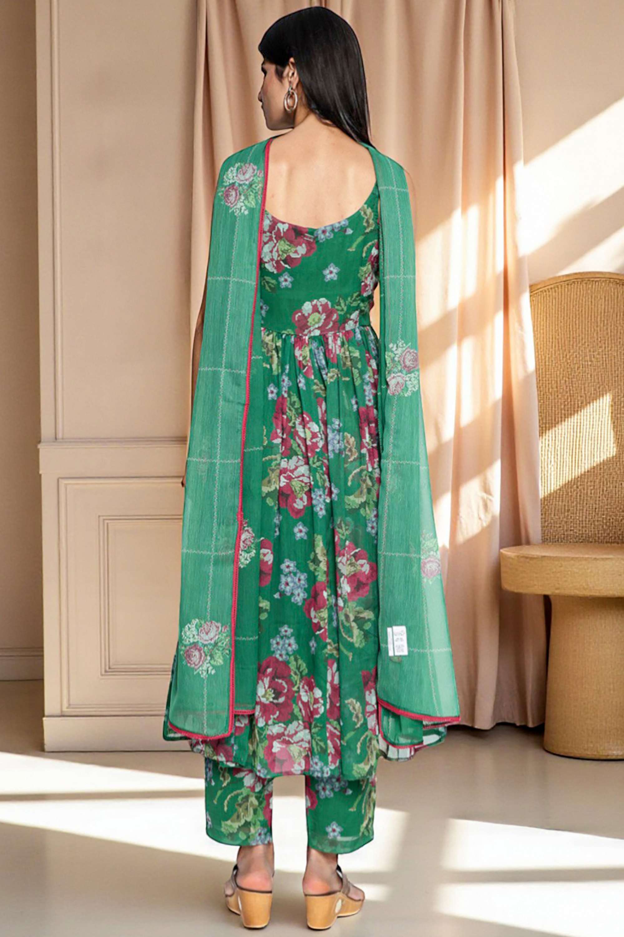 Floral-Poly-Chiffon-Round-Neck-Women-s-Fusion-Wear-Kurta-set