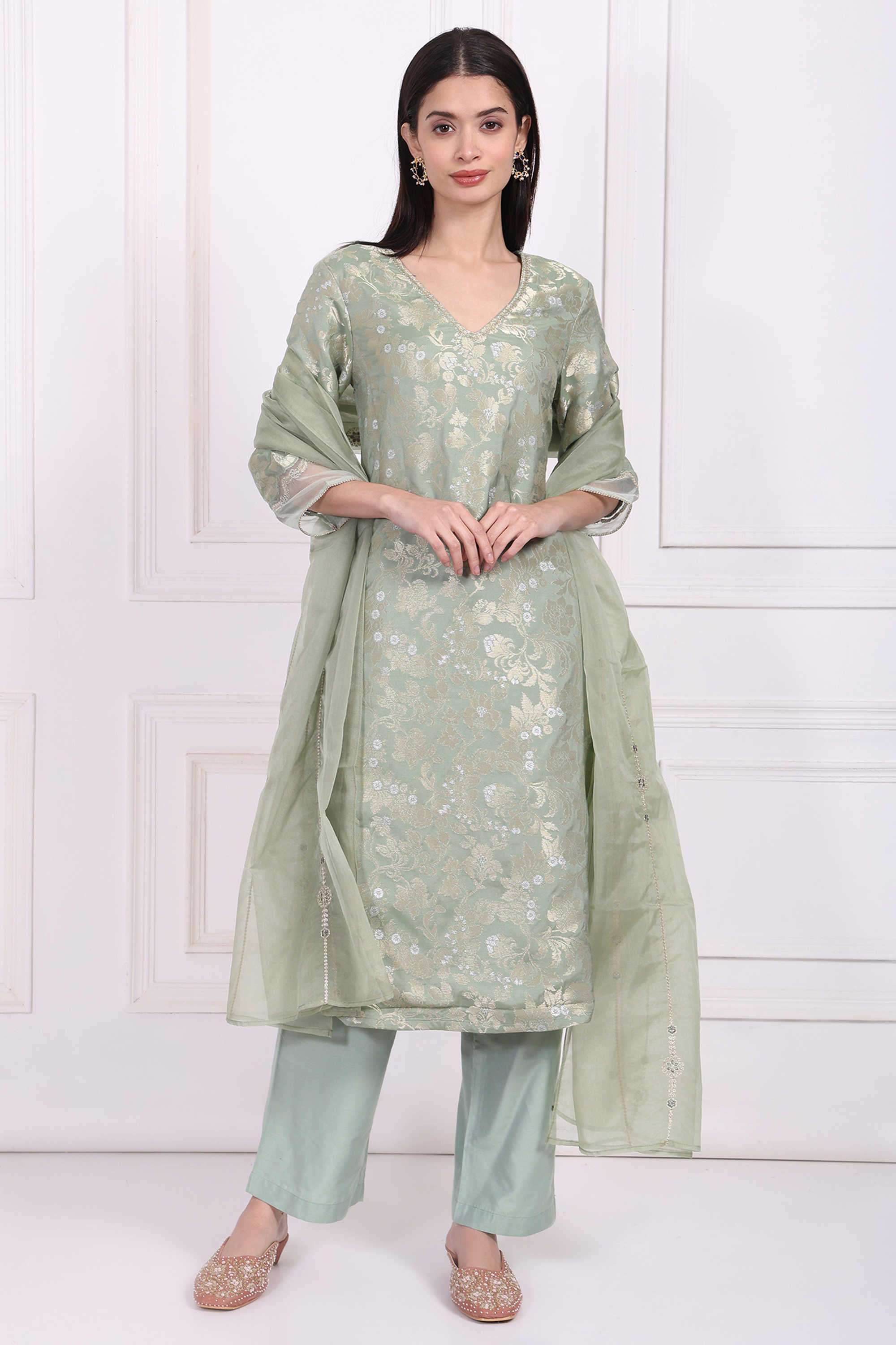 Textured-Blended-Fabric-Women-s-Festive-Wear-Kurta-Set
