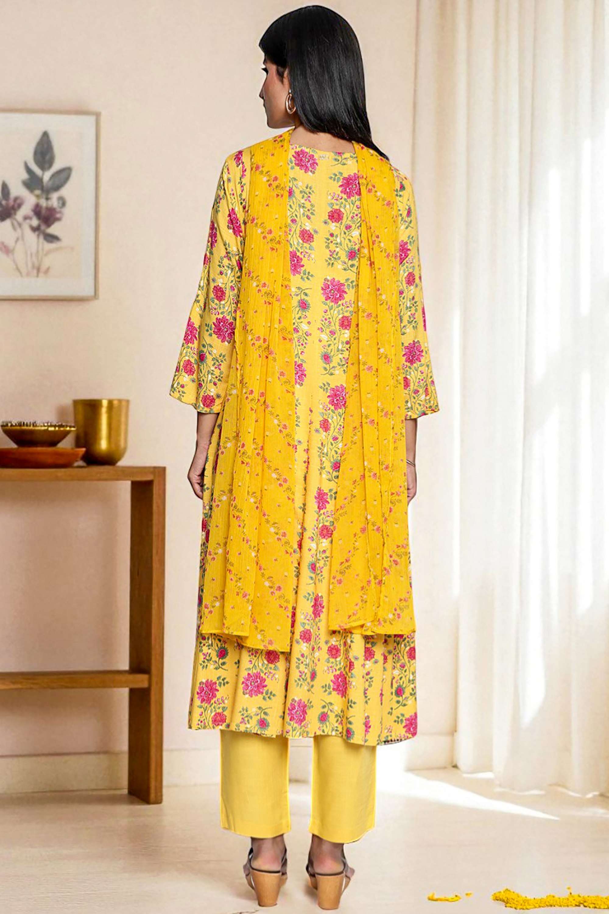 Floral-Viscose-Round-Neck-Women-s-Fusion-Wear-Kurta-set