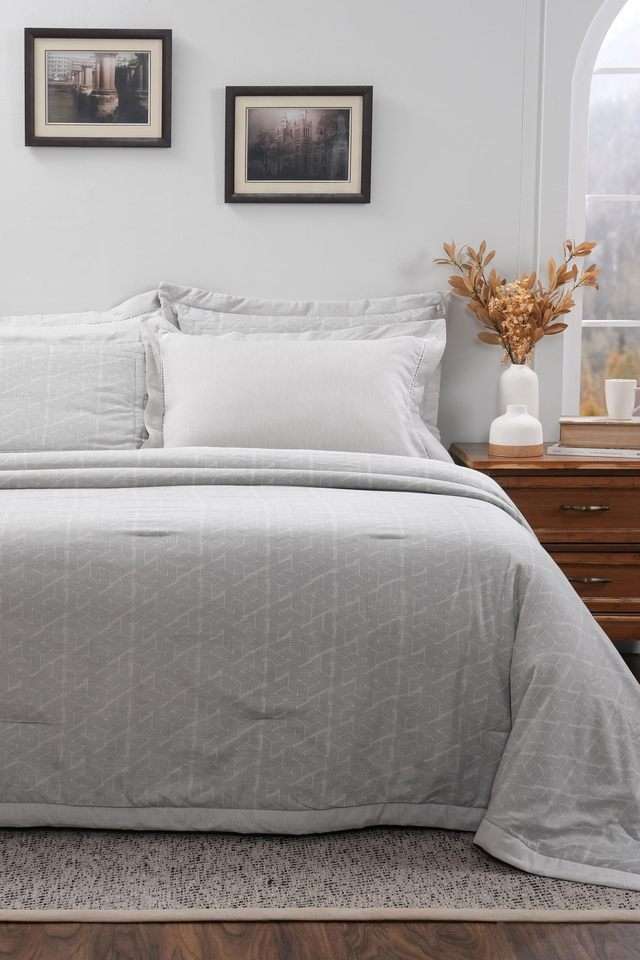 Inner-City-Soft-Grey-Double-Quilt