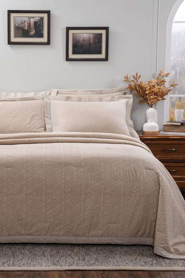 Inner-City-Light-Beige-Double-Quilt