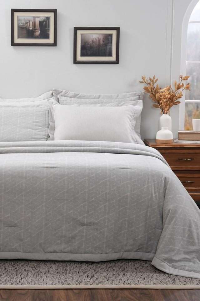 Inner-City-Soft-Grey-Single-Quilt